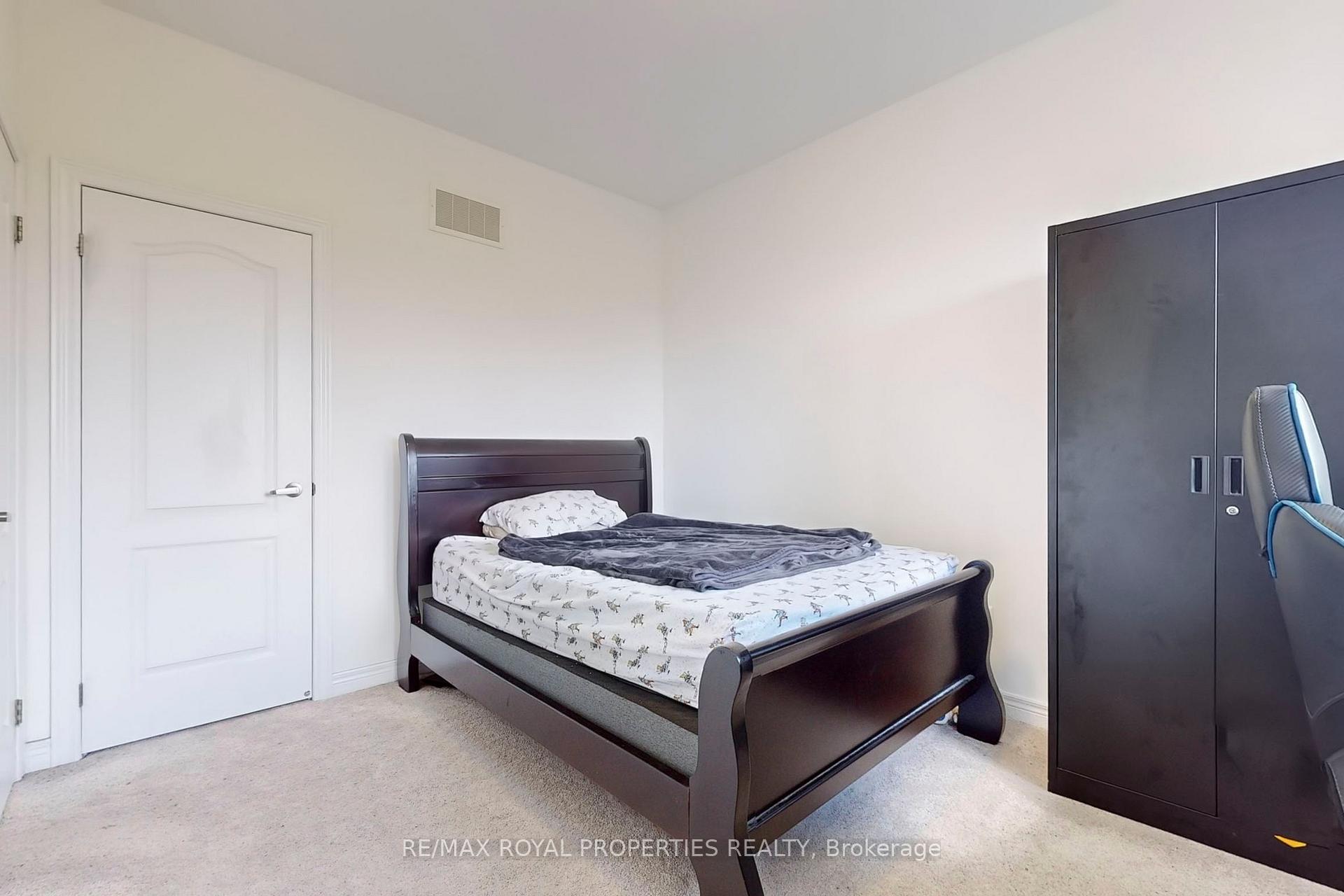 Photo 10 of 57 Decast Crescent, Markham, Box Grove — HOMEH
