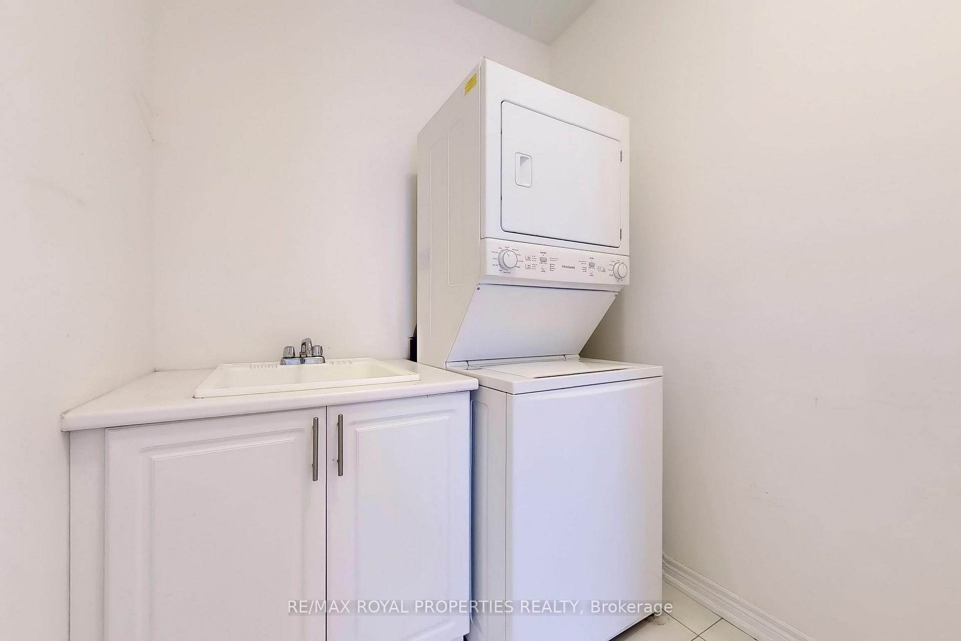 Photo 16 of 57 Decast Crescent, Markham, Box Grove — HOMEH