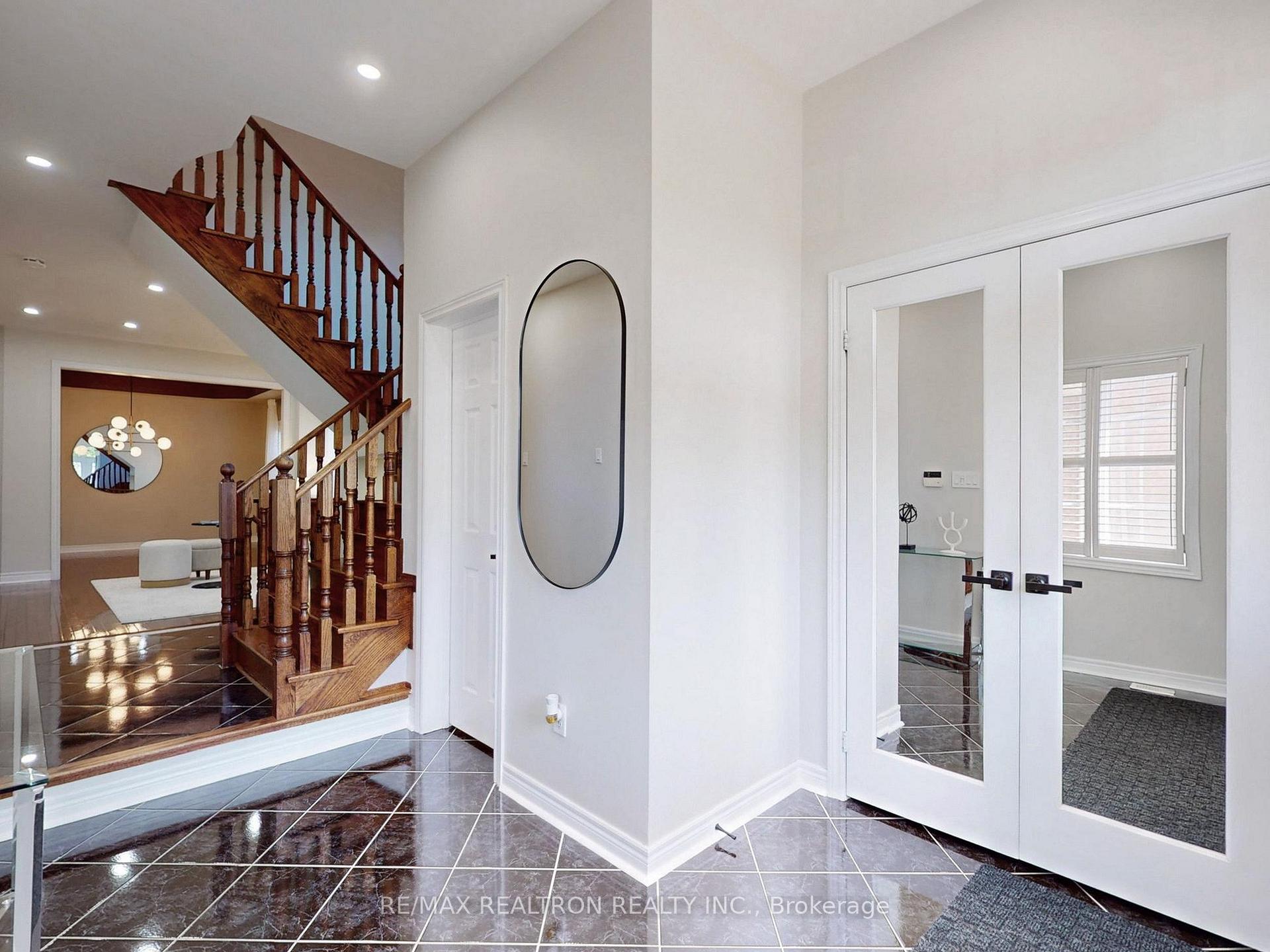 Photo 3 of 310 Thornhill Woods Drive, Vaughan, Patterson — HOMEH