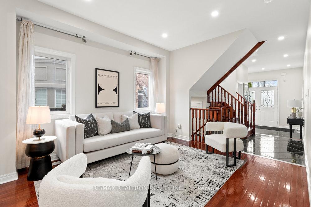 Photo 4 of 310 Thornhill Woods Drive, Vaughan, Patterson — HOMEH