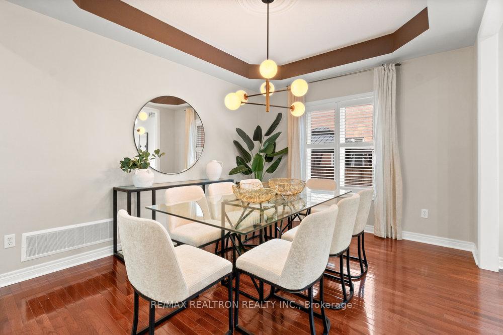 Photo 7 of 310 Thornhill Woods Drive, Vaughan, Patterson — HOMEH