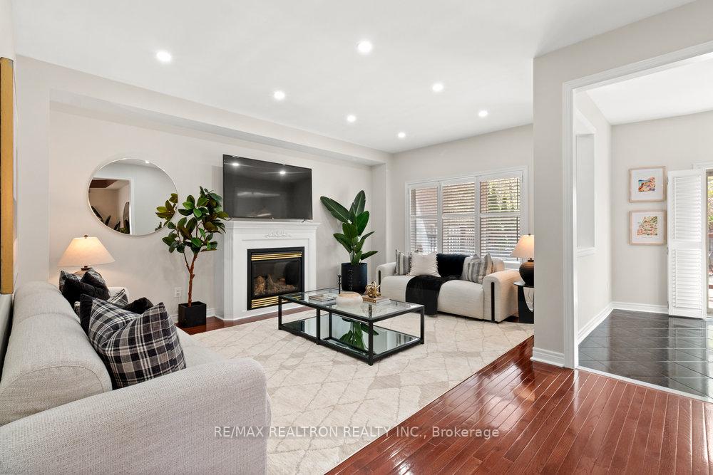 Photo 8 of 310 Thornhill Woods Drive, Vaughan, Patterson — HOMEH