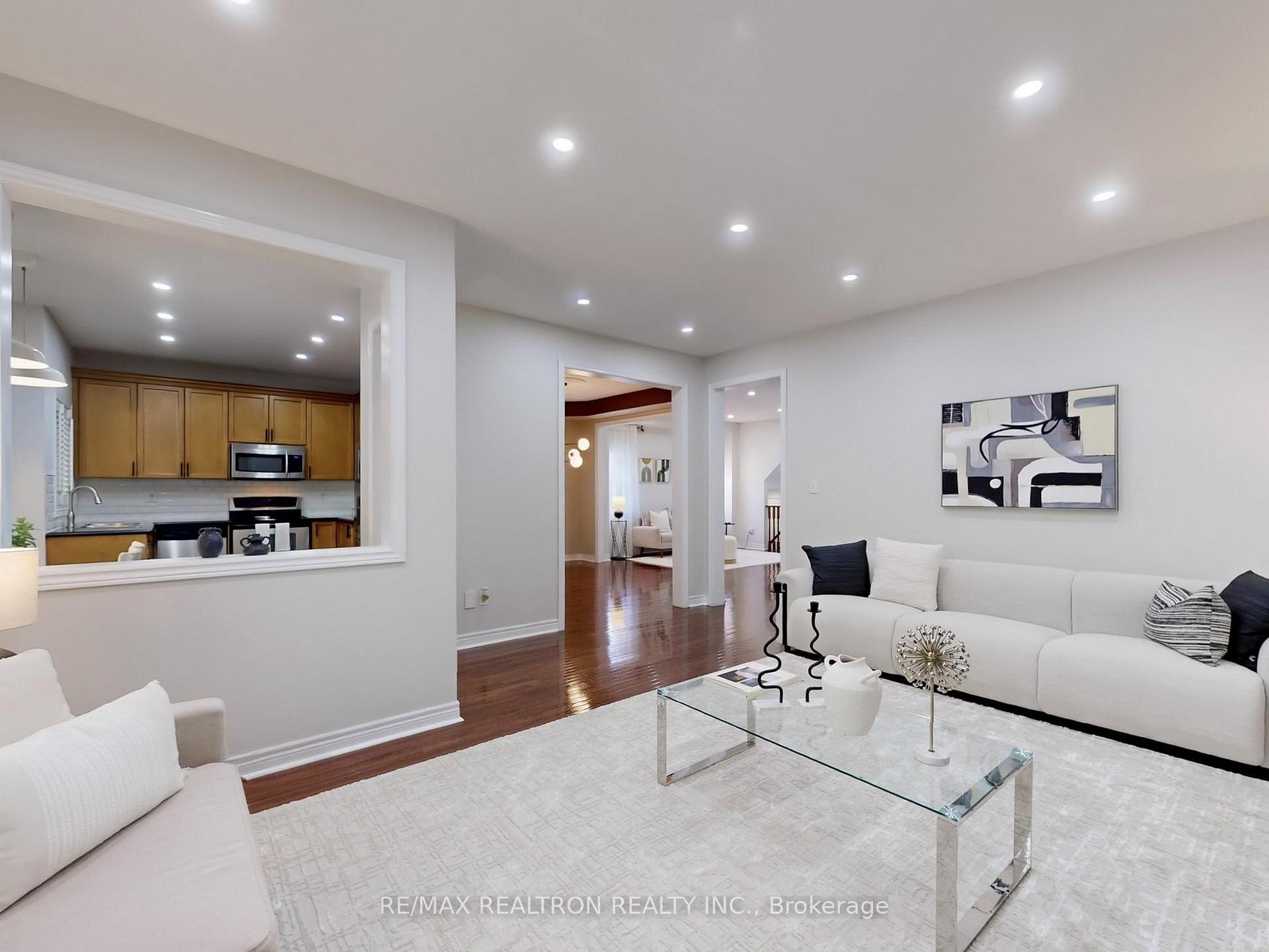 Photo 10 of 310 Thornhill Woods Drive, Vaughan, Patterson — HOMEH