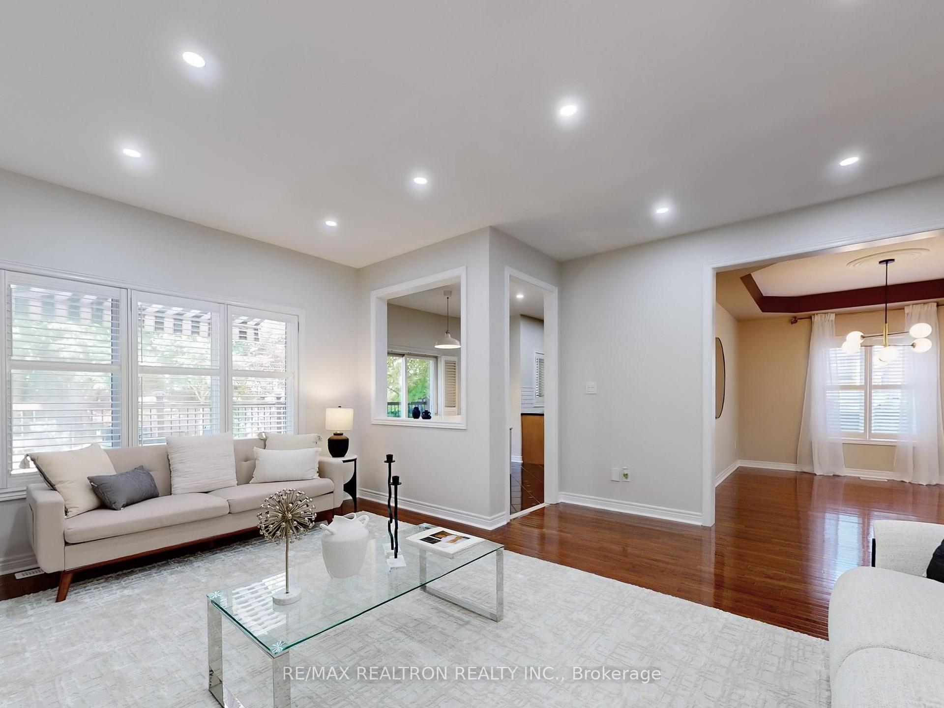 Photo 11 of 310 Thornhill Woods Drive, Vaughan, Patterson — HOMEH