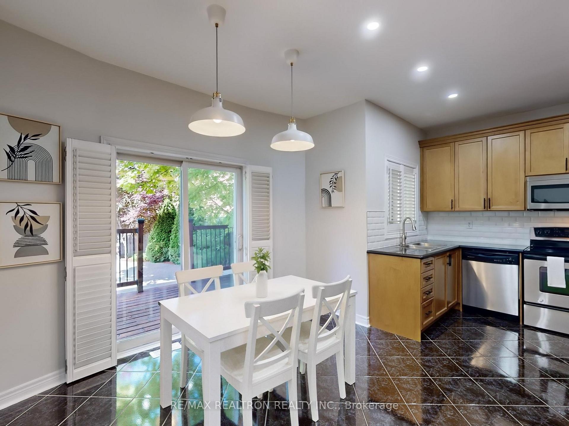 Photo 13 of 310 Thornhill Woods Drive, Vaughan, Patterson — HOMEH