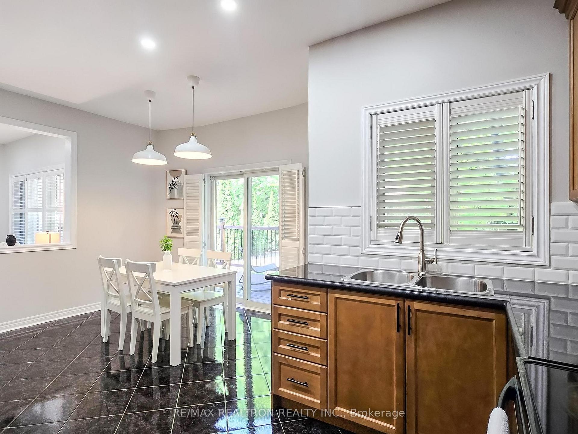 Photo 14 of 310 Thornhill Woods Drive, Vaughan, Patterson — HOMEH