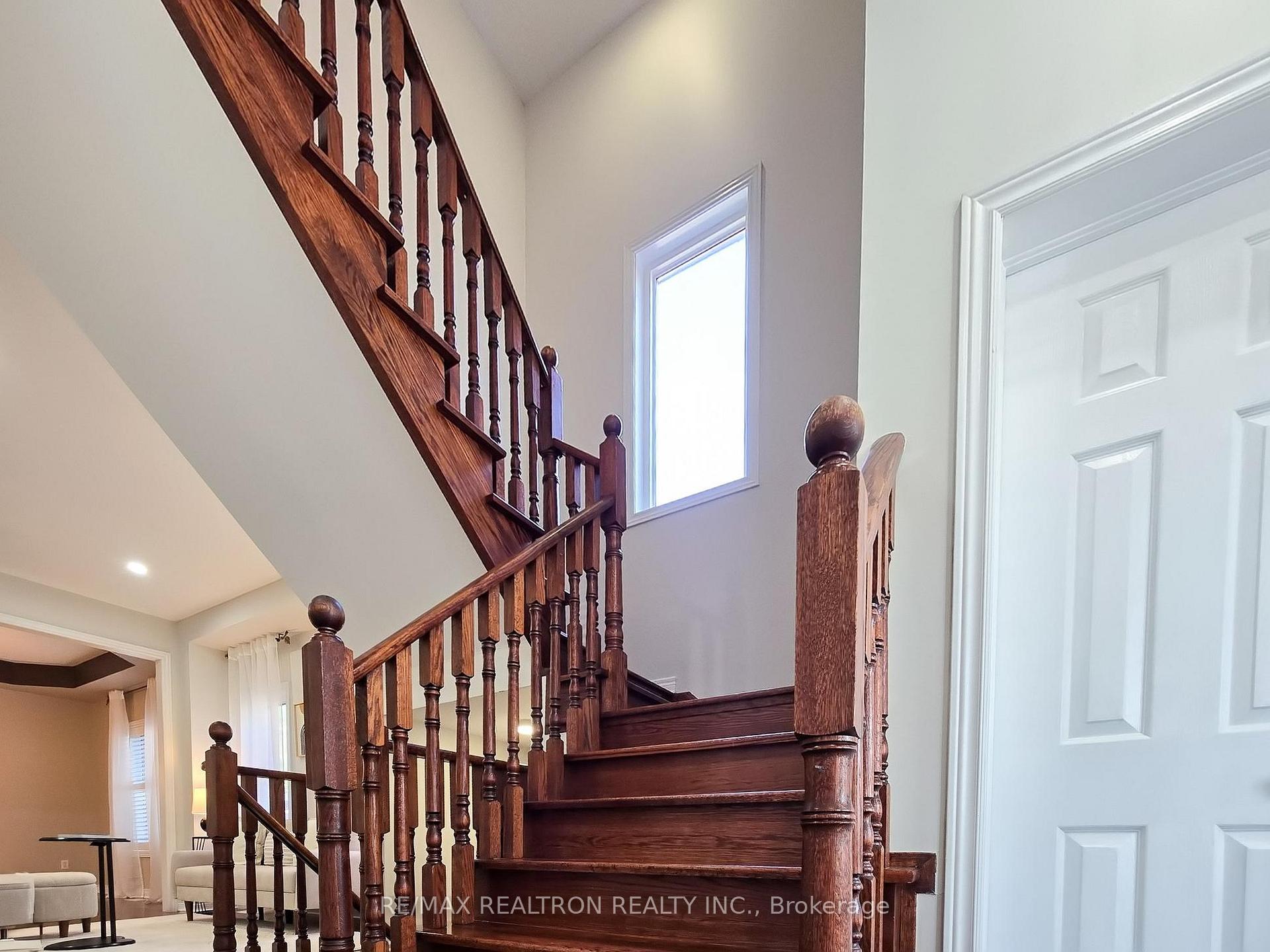 Photo 15 of 310 Thornhill Woods Drive, Vaughan, Patterson — HOMEH