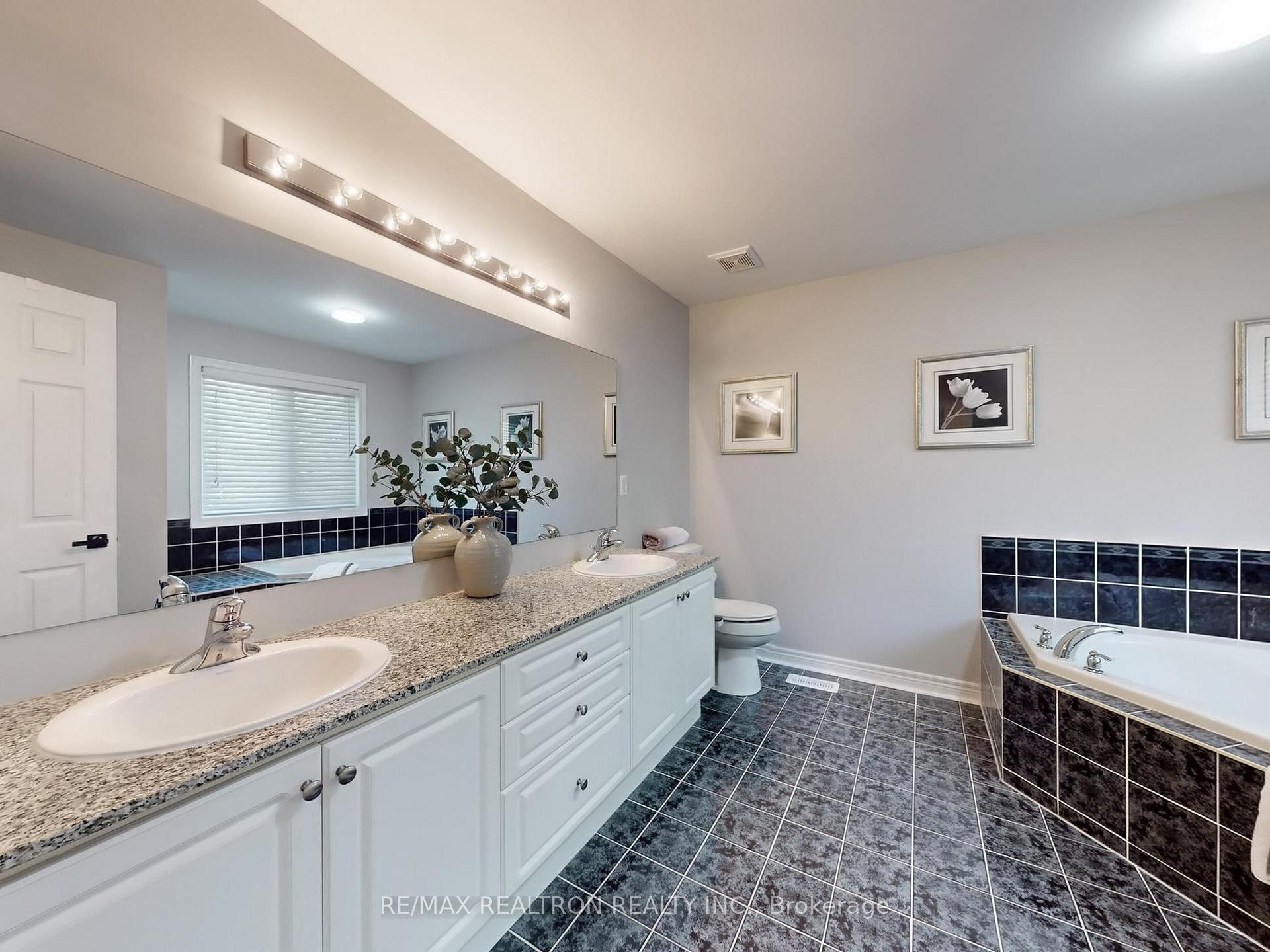 Photo 22 of 310 Thornhill Woods Drive, Vaughan, Patterson — HOMEH