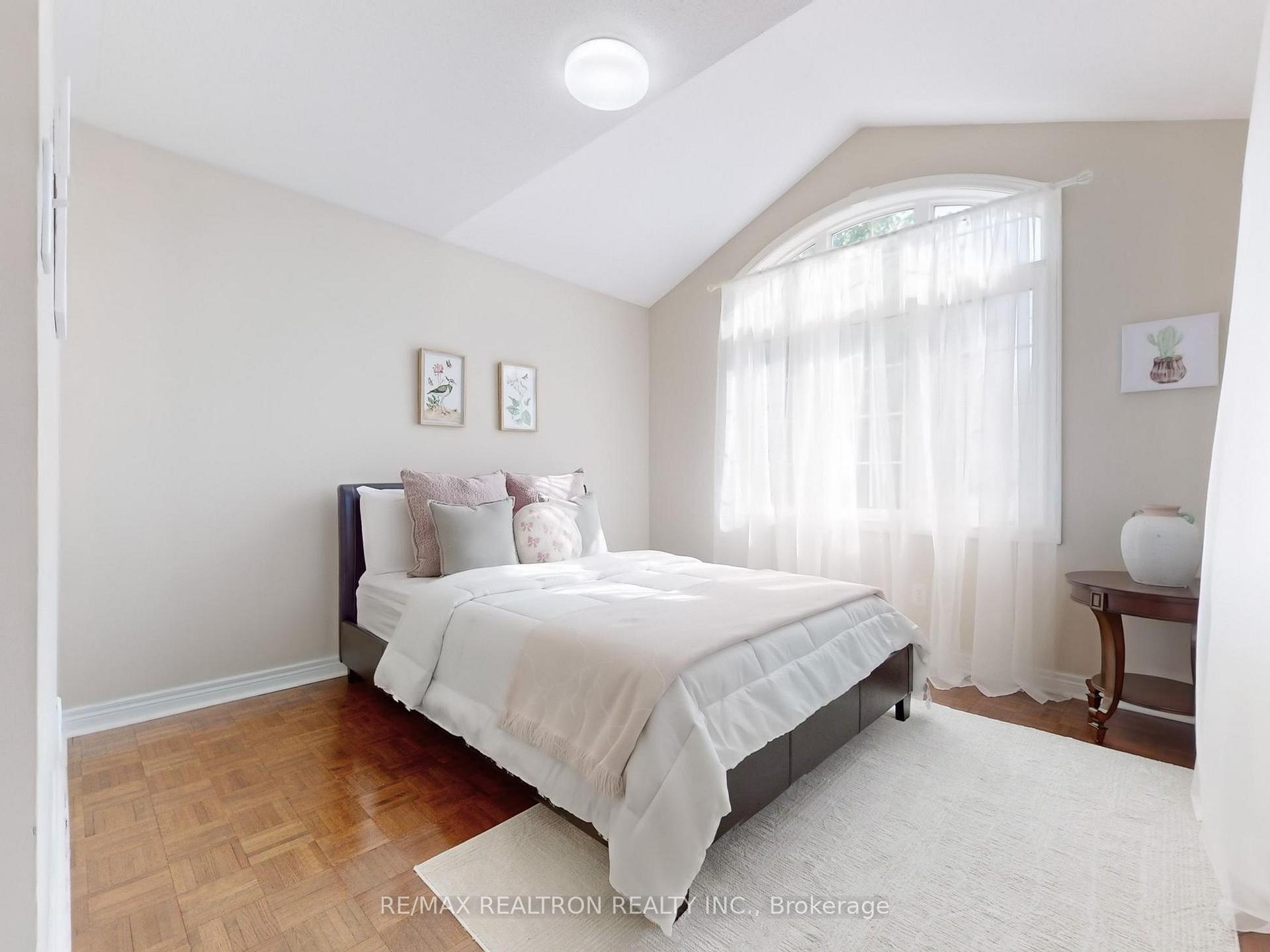 Photo 26 of 310 Thornhill Woods Drive, Vaughan, Patterson — HOMEH
