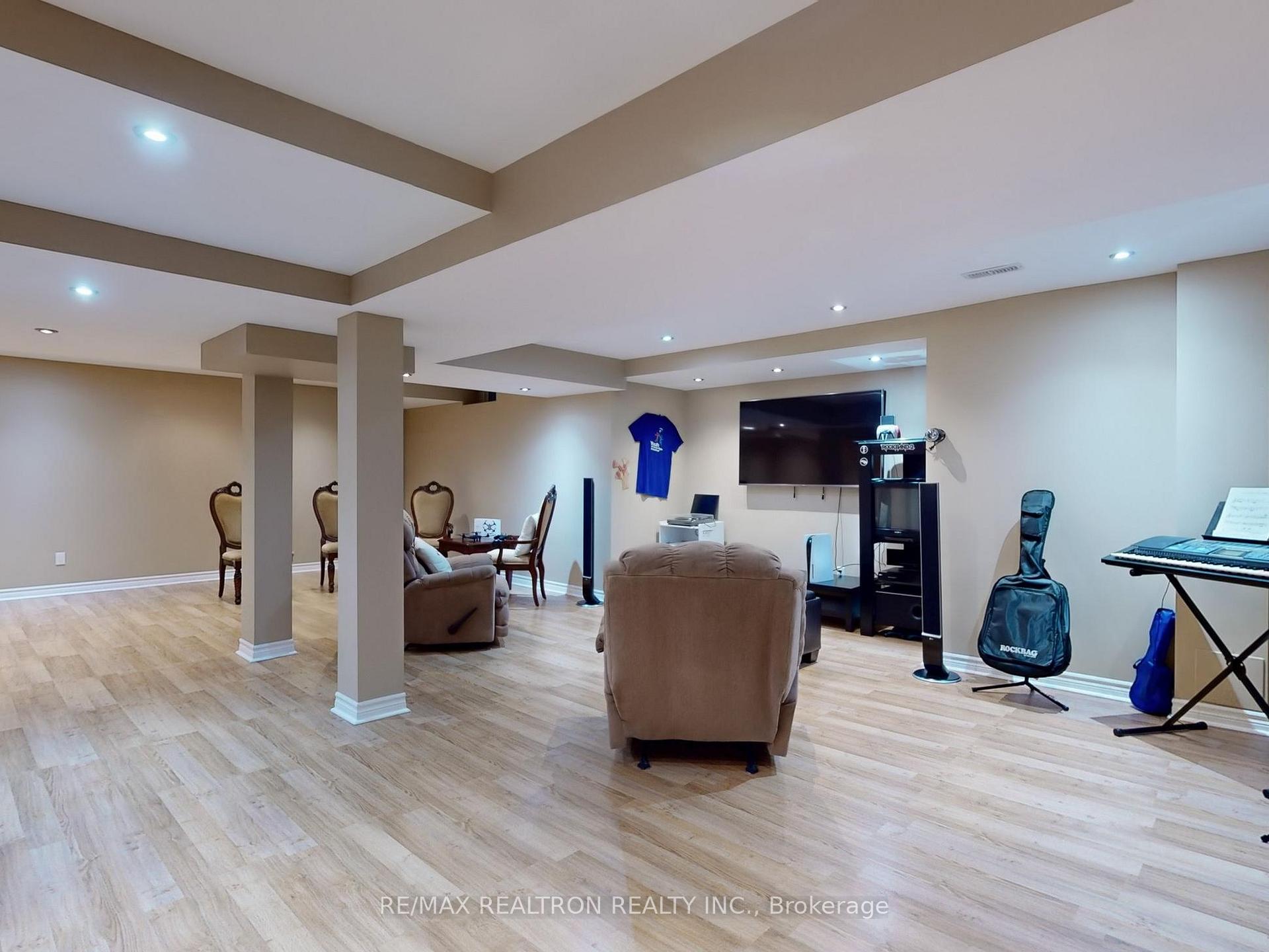 Photo 30 of 310 Thornhill Woods Drive, Vaughan, Patterson — HOMEH