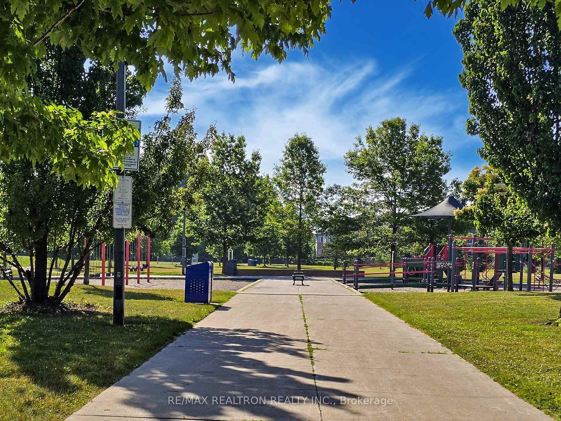 Photo 38 of 310 Thornhill Woods Drive, Vaughan, Patterson — HOMEH