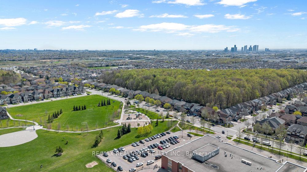 Photo 39 of 310 Thornhill Woods Drive, Vaughan, Patterson — HOMEH