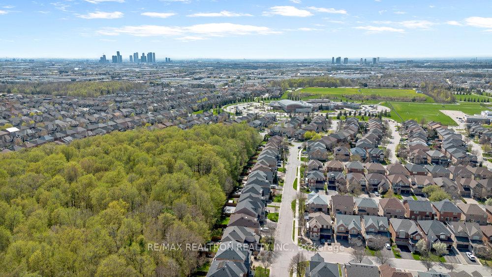 Photo 41 of 310 Thornhill Woods Drive, Vaughan, Patterson — HOMEH