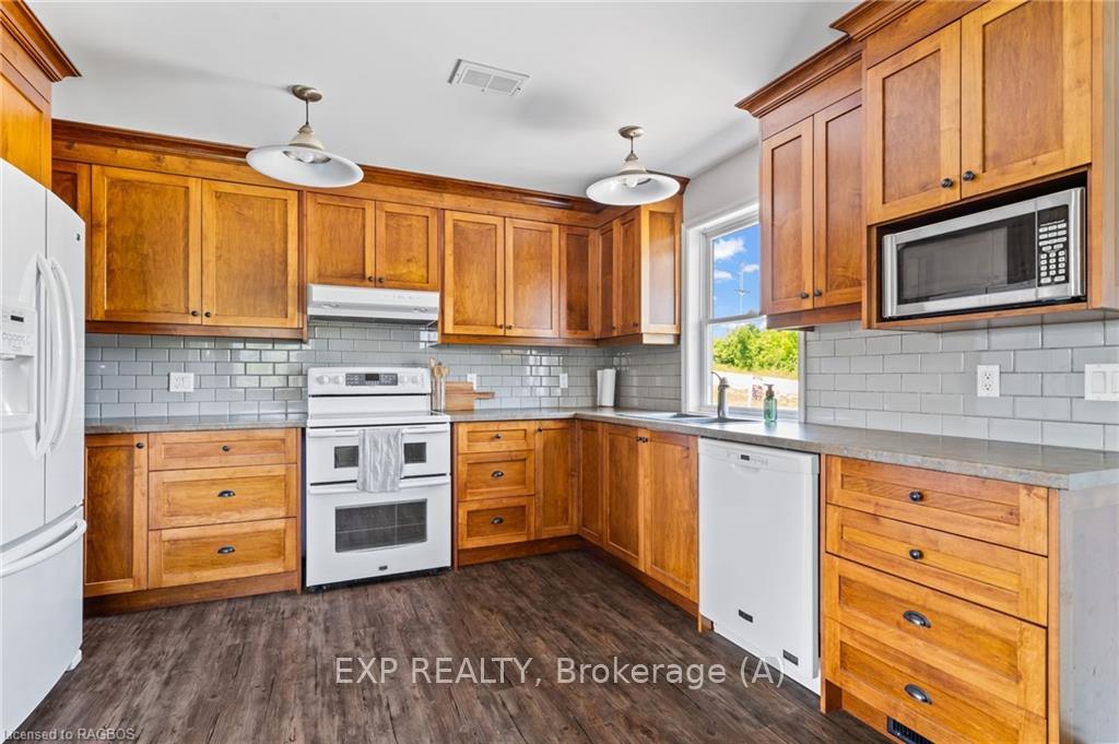Photo 10 of 323126 Durham Road E, West Grey — HOMEH