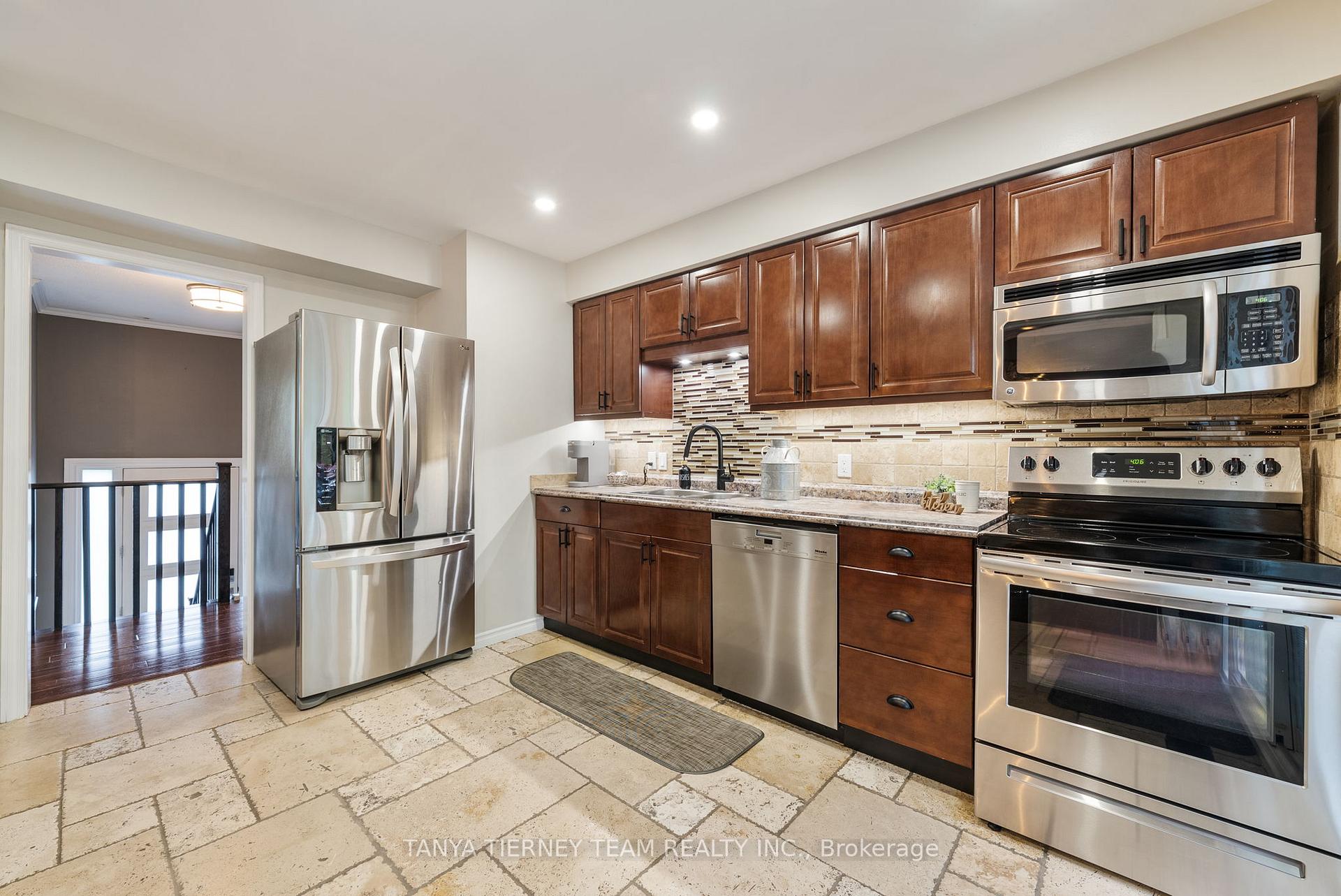 Photo 13 of 50 Lowder Place, Whitby, Blue Grass Meadows — HOMEH