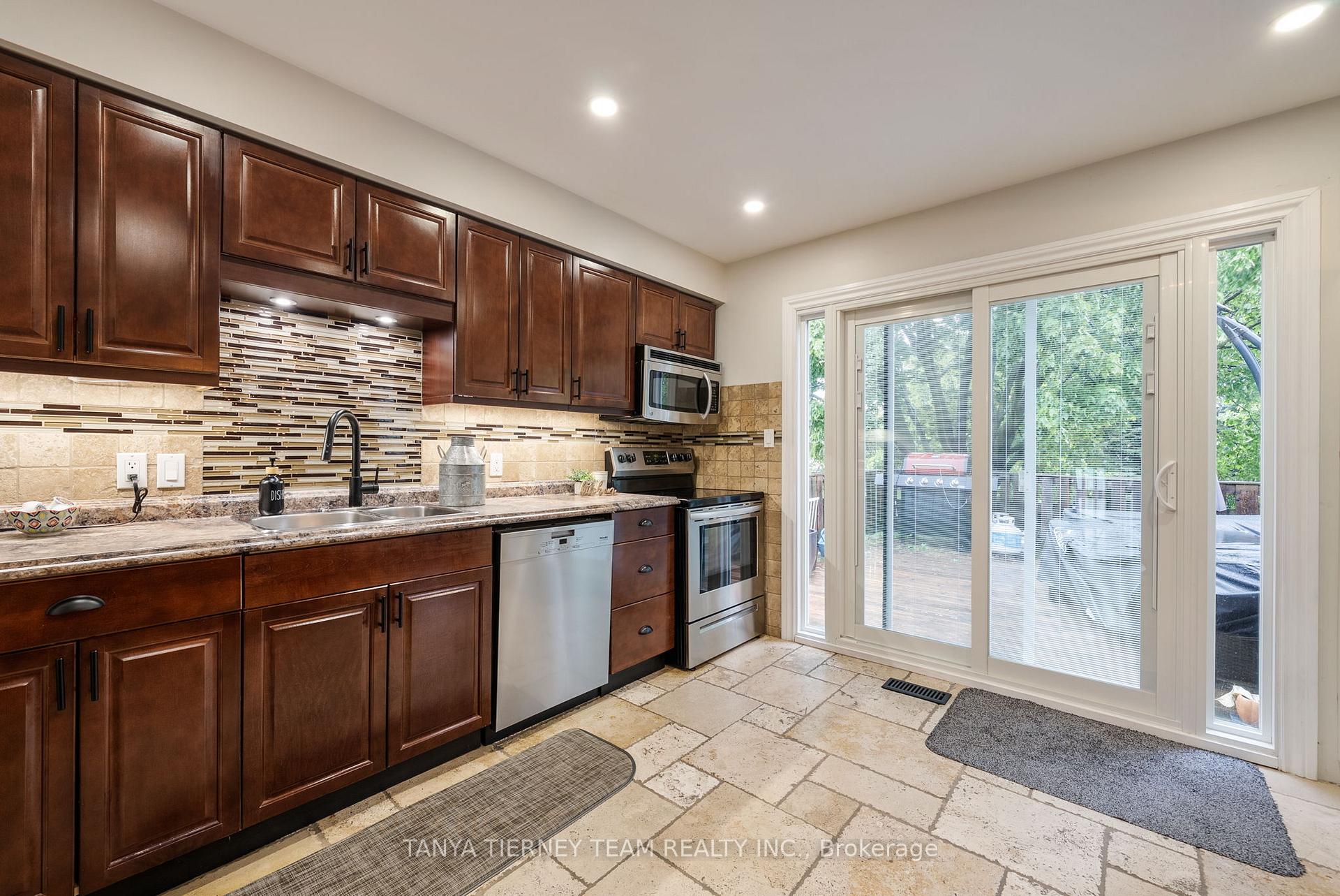 Photo 16 of 50 Lowder Place, Whitby, Blue Grass Meadows — HOMEH