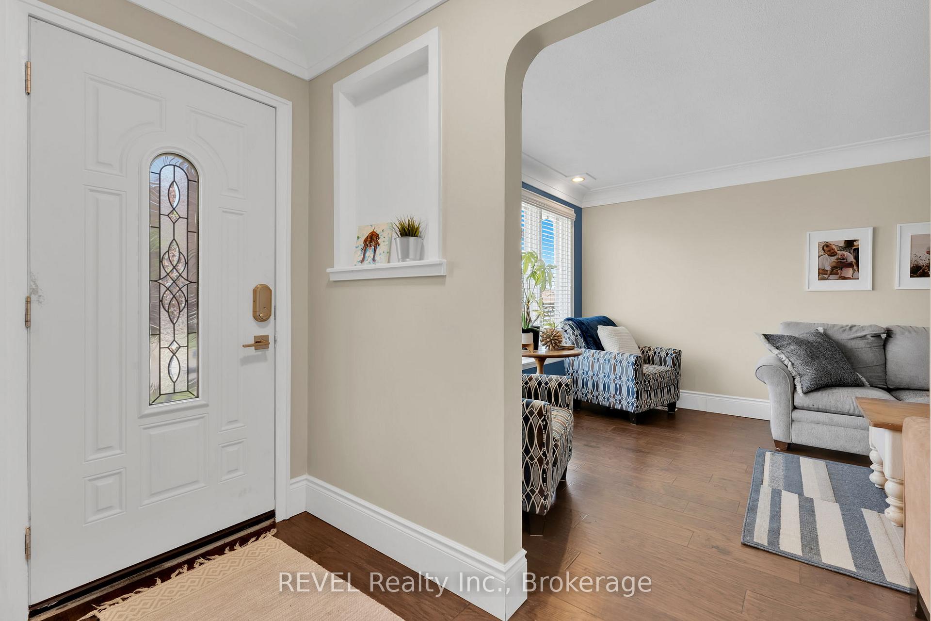 Photo 3 of 120 Royal Oak Drive, Welland, N. Welland — HOMEH