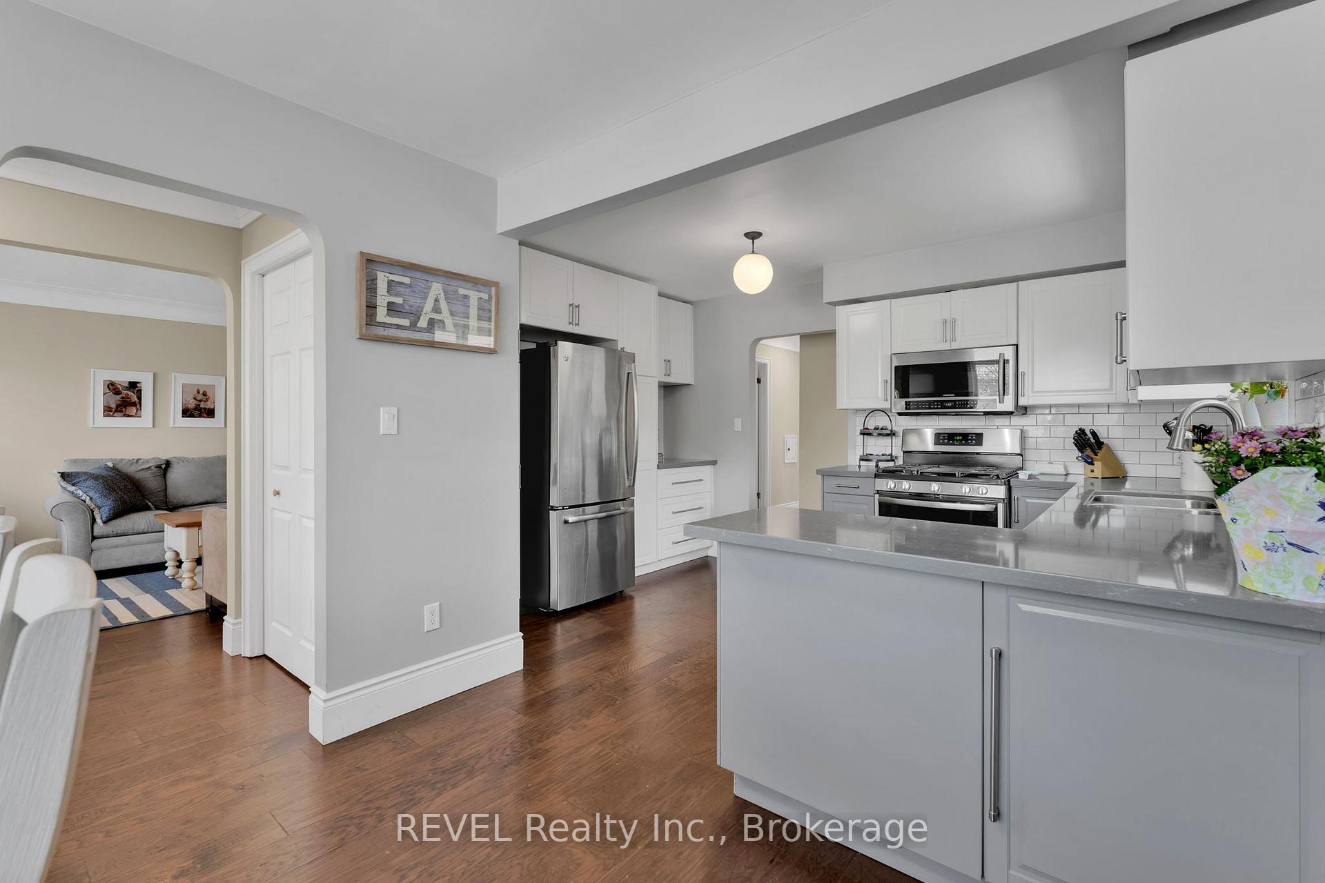 Photo 8 of 120 Royal Oak Drive, Welland, N. Welland — HOMEH