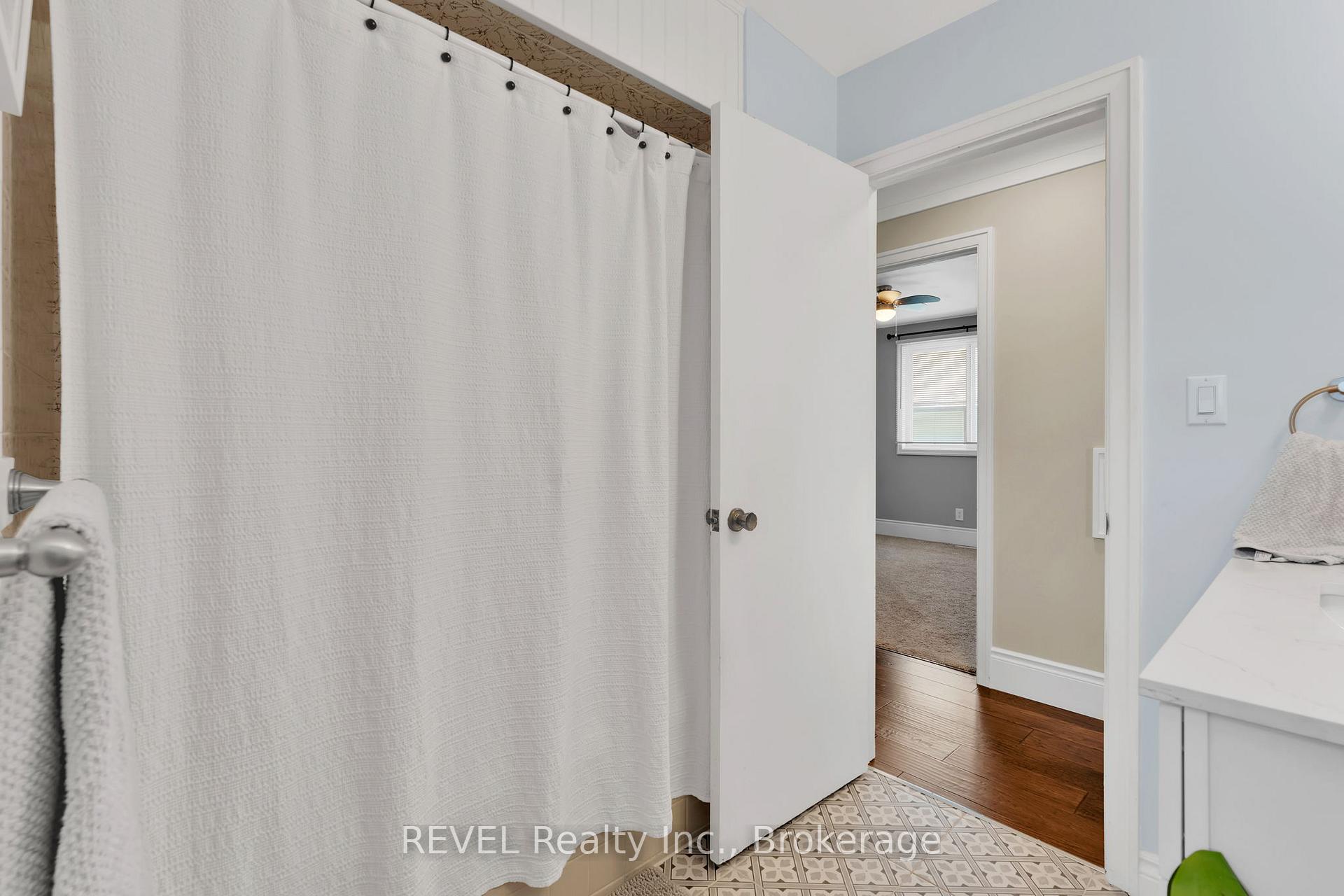 Photo 16 of 120 Royal Oak Drive, Welland, N. Welland — HOMEH