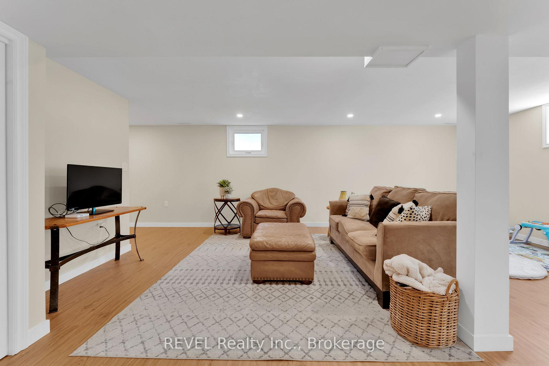 Photo 27 of 120 Royal Oak Drive, Welland, N. Welland — HOMEH
