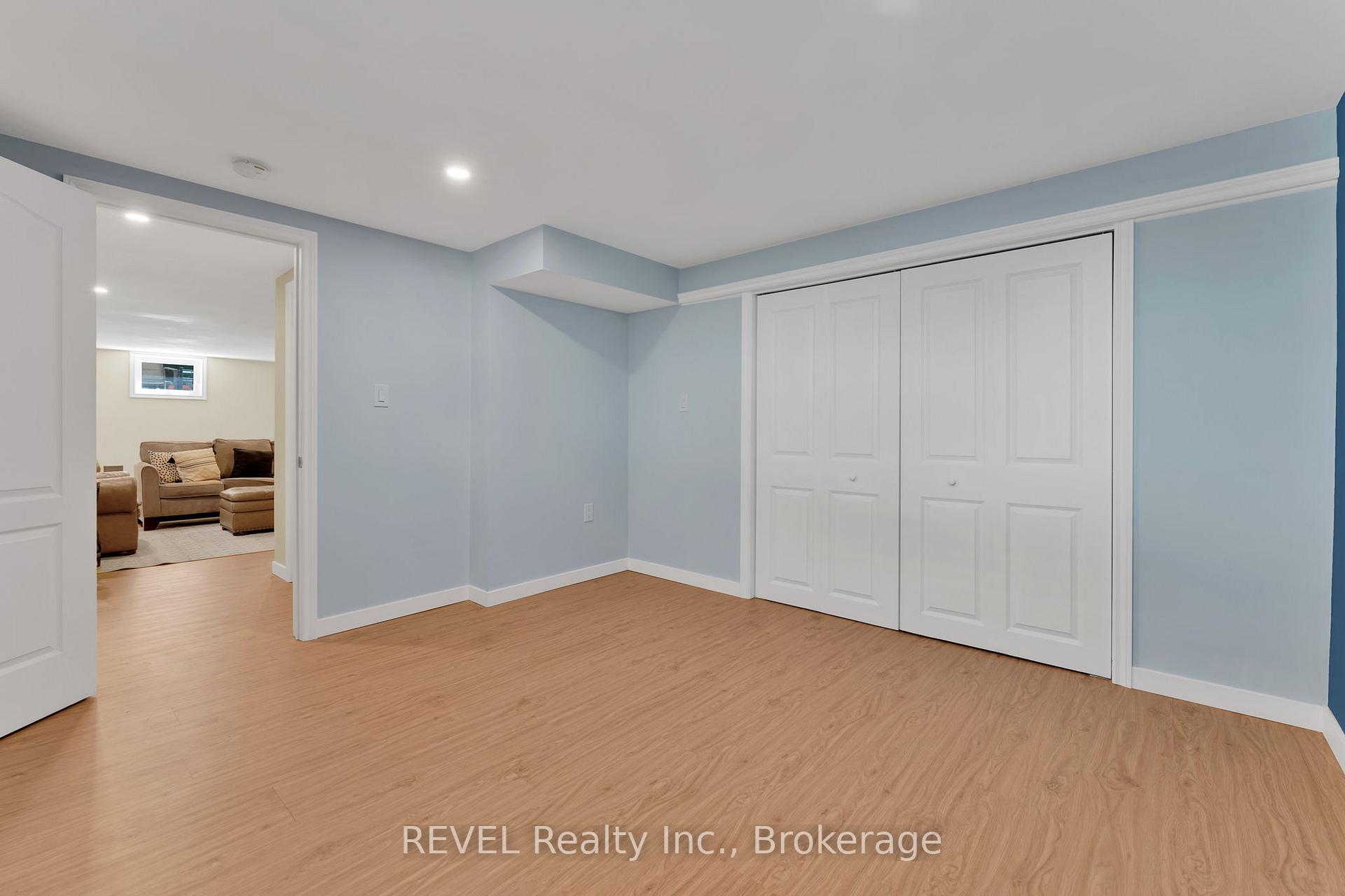 Photo 32 of 120 Royal Oak Drive, Welland, N. Welland — HOMEH
