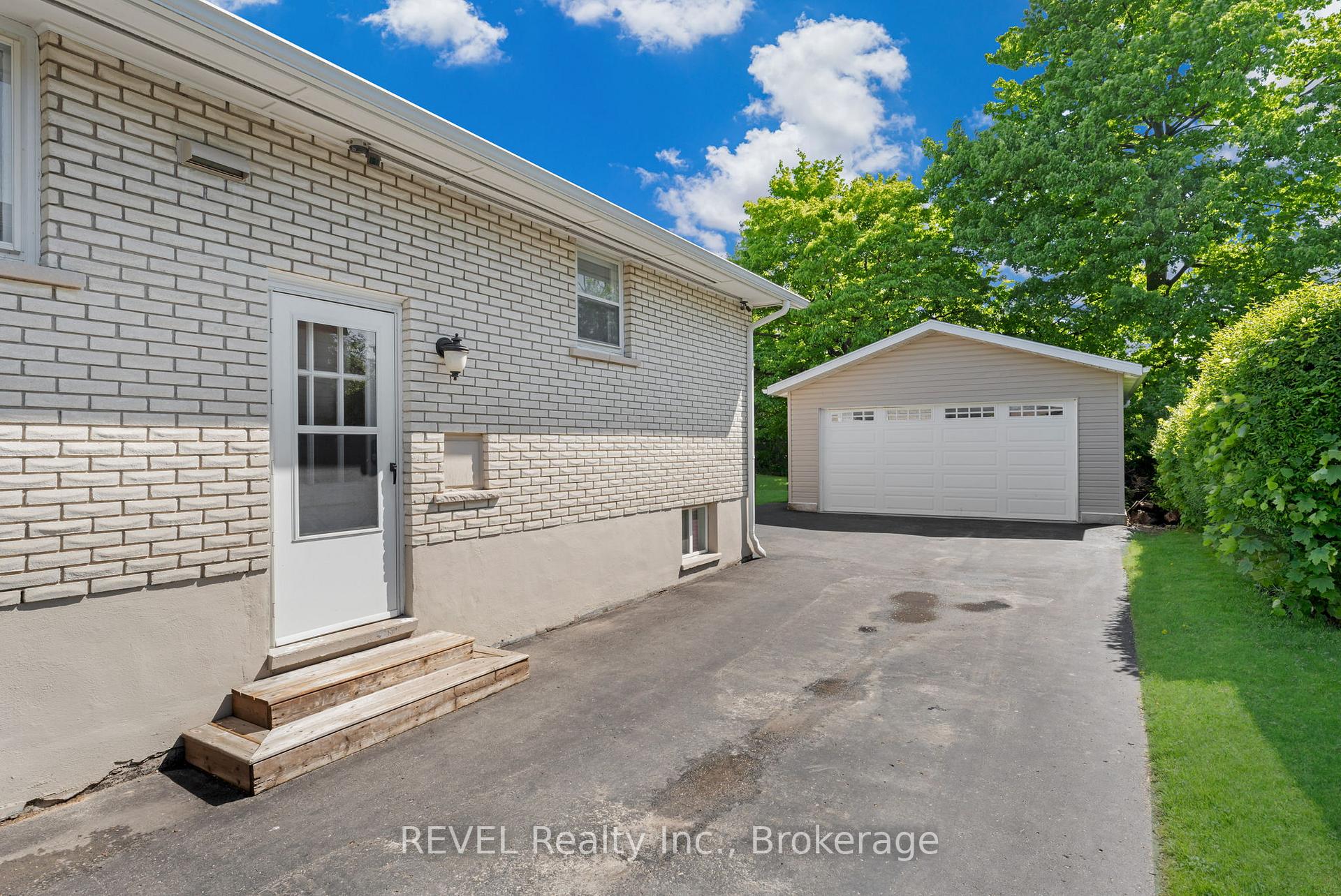 Photo 33 of 120 Royal Oak Drive, Welland, N. Welland — HOMEH