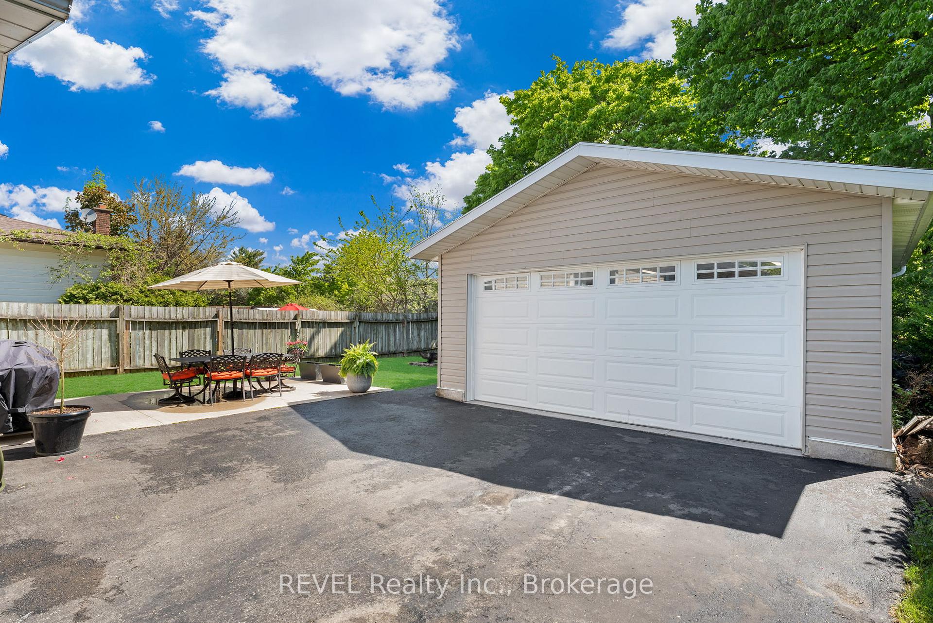 Photo 34 of 120 Royal Oak Drive, Welland, N. Welland — HOMEH