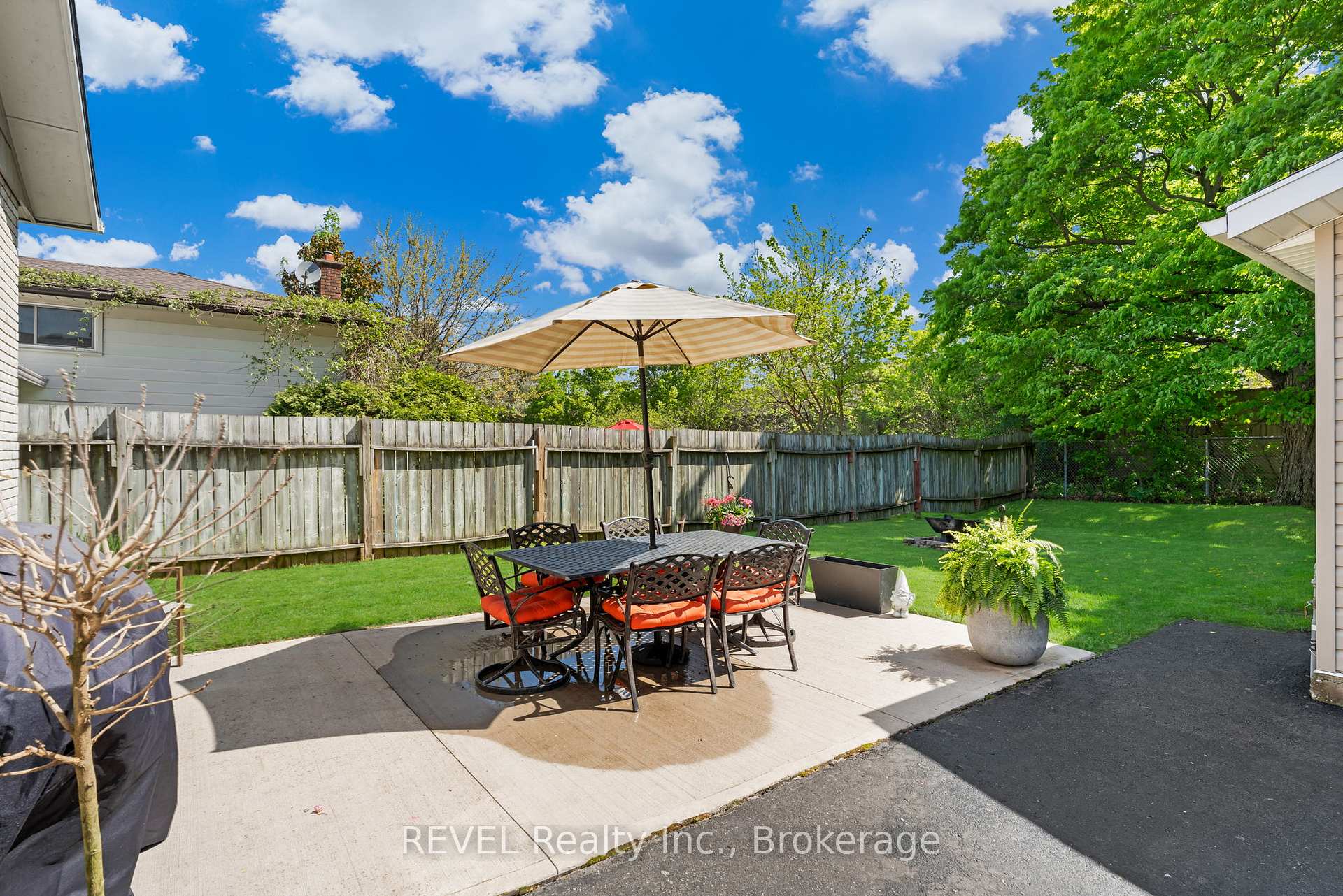 Photo 35 of 120 Royal Oak Drive, Welland, N. Welland — HOMEH