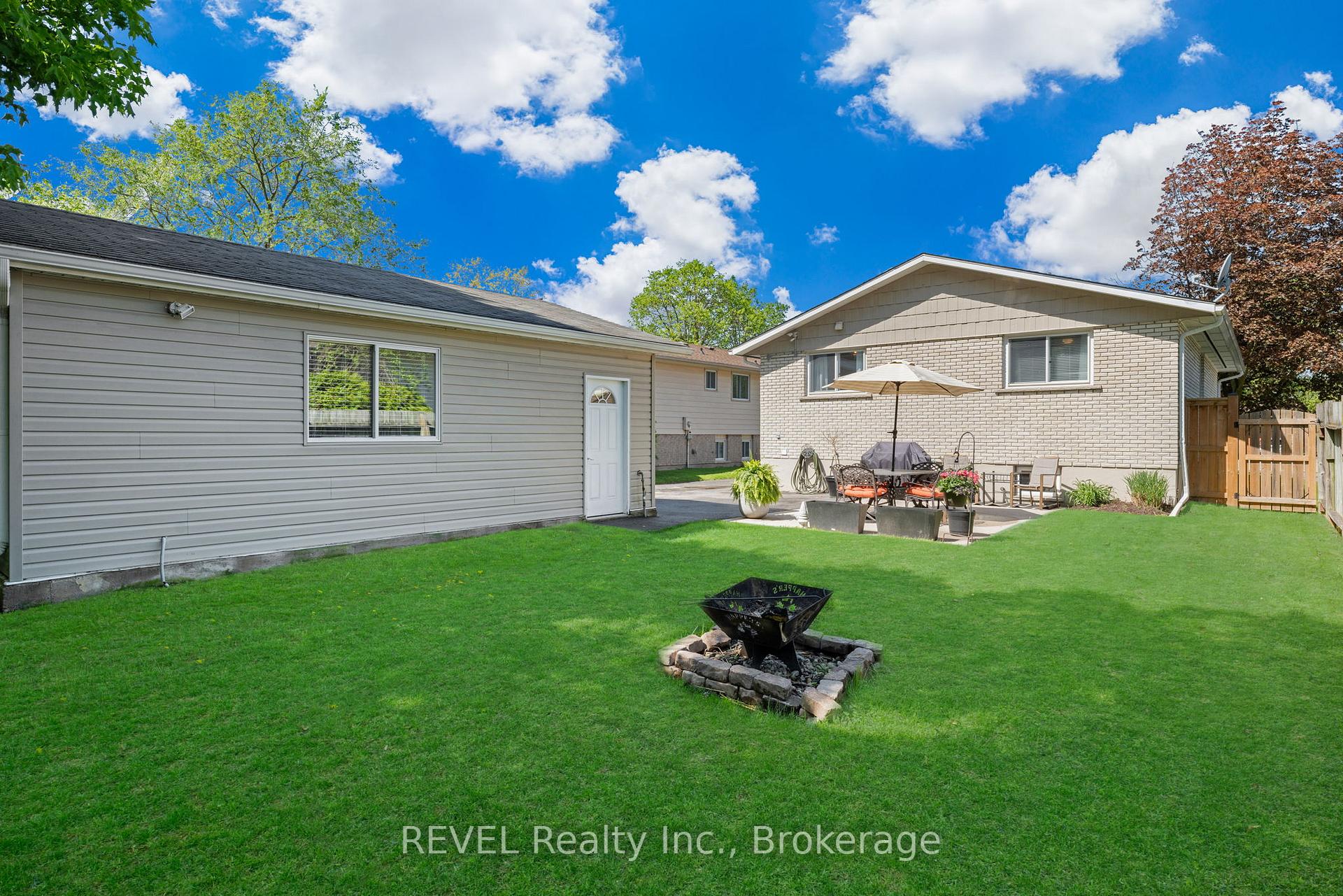 Photo 38 of 120 Royal Oak Drive, Welland, N. Welland — HOMEH