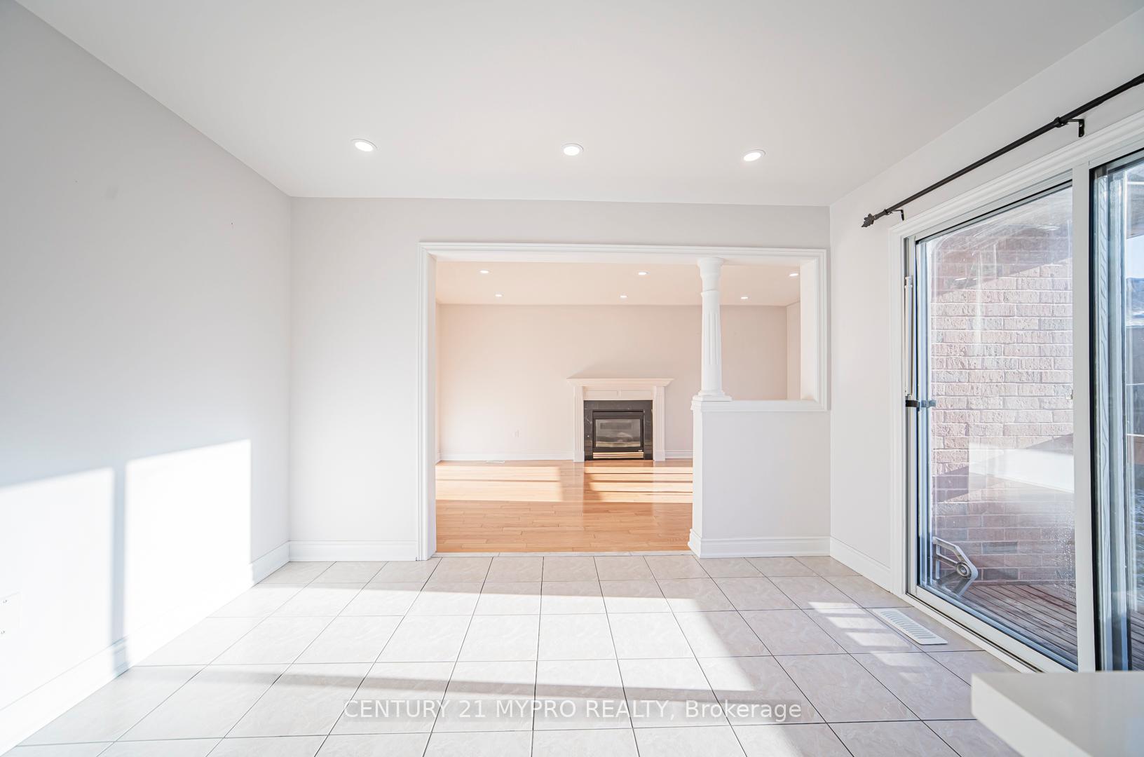 Photo 9 of 75 Westchester Crescent, Markham, Berczy — HOMEH