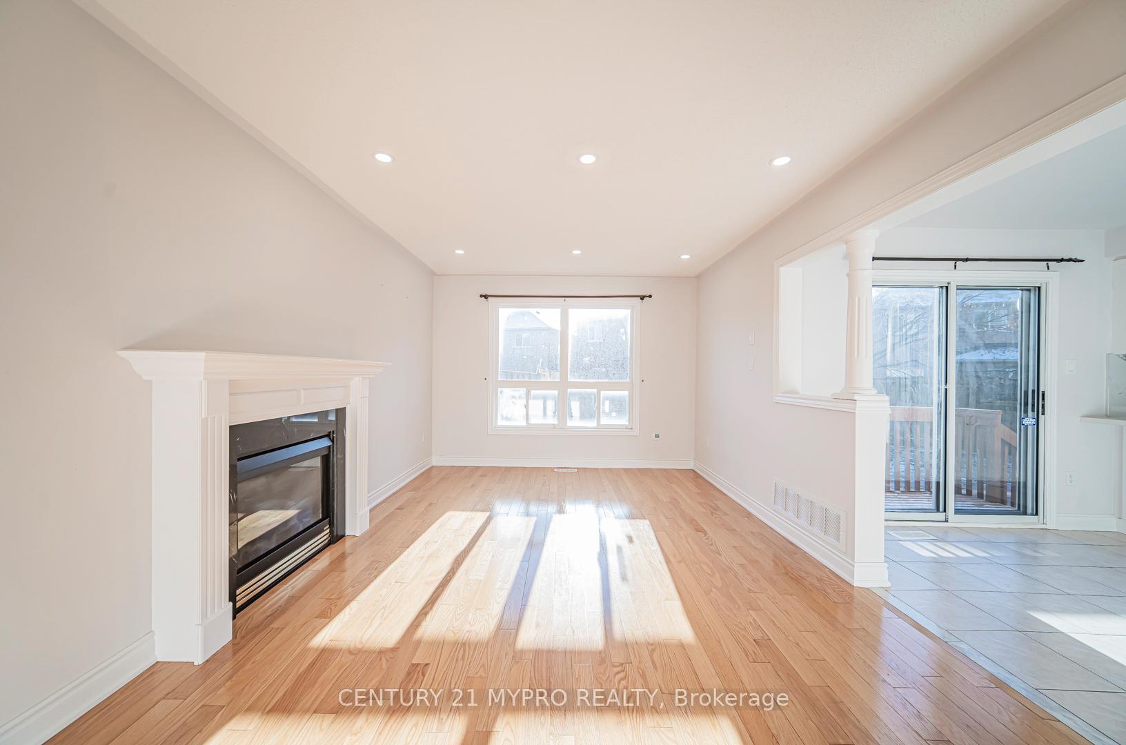 Photo 10 of 75 Westchester Crescent, Markham, Berczy — HOMEH