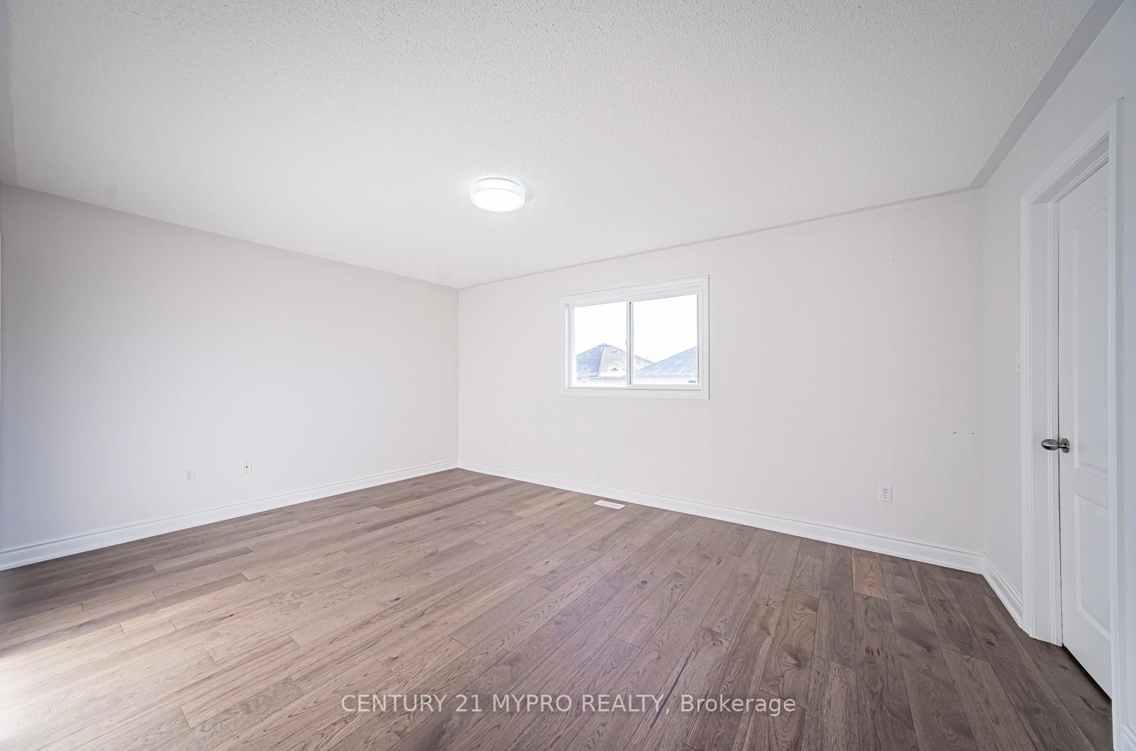 Photo 13 of 75 Westchester Crescent, Markham, Berczy — HOMEH