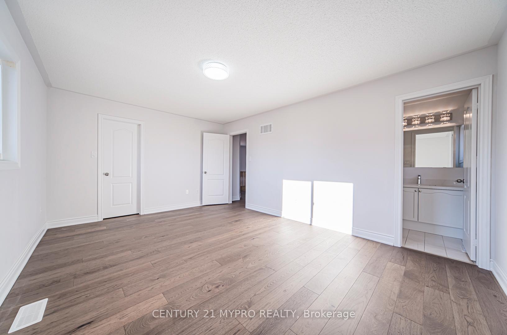 Photo 15 of 75 Westchester Crescent, Markham, Berczy — HOMEH