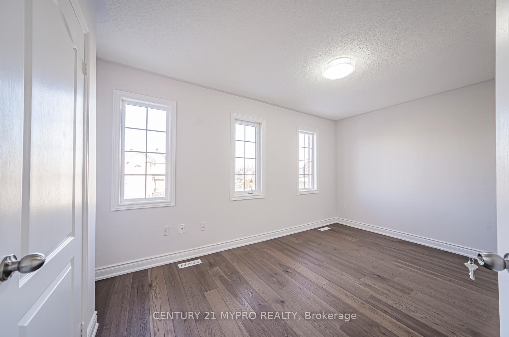 Photo 17 of 75 Westchester Crescent, Markham, Berczy — HOMEH