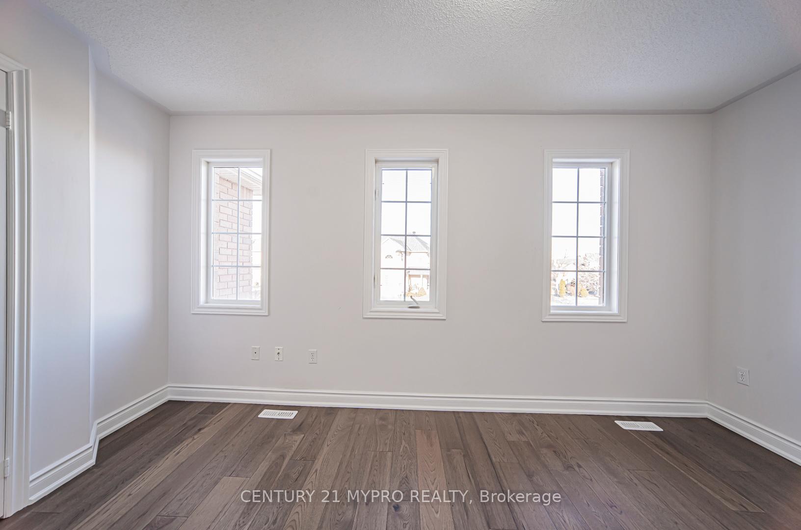 Photo 18 of 75 Westchester Crescent, Markham, Berczy — HOMEH