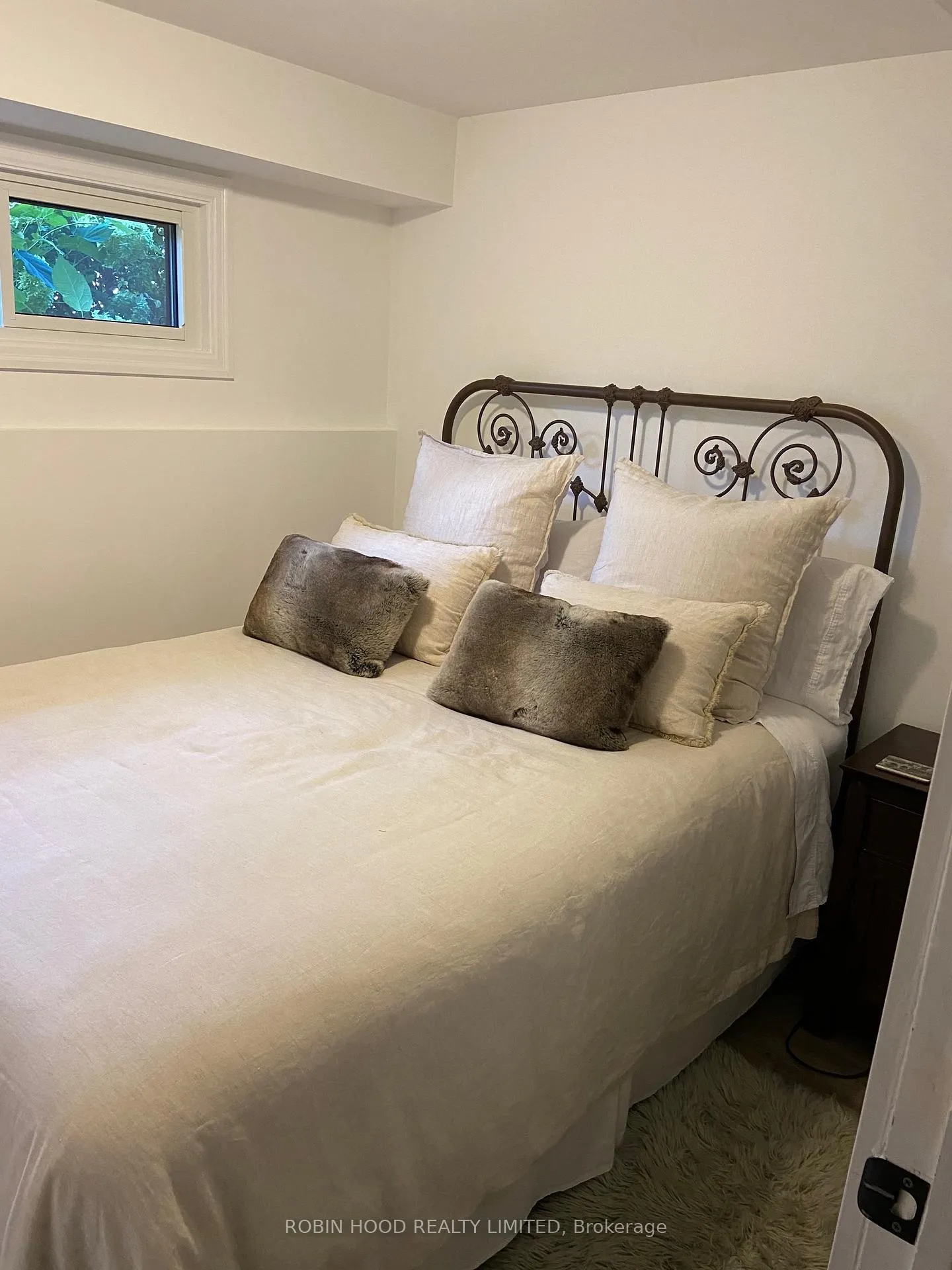 Photo 9 of 119 Applevale Court, Blue Mountains — HOMEH