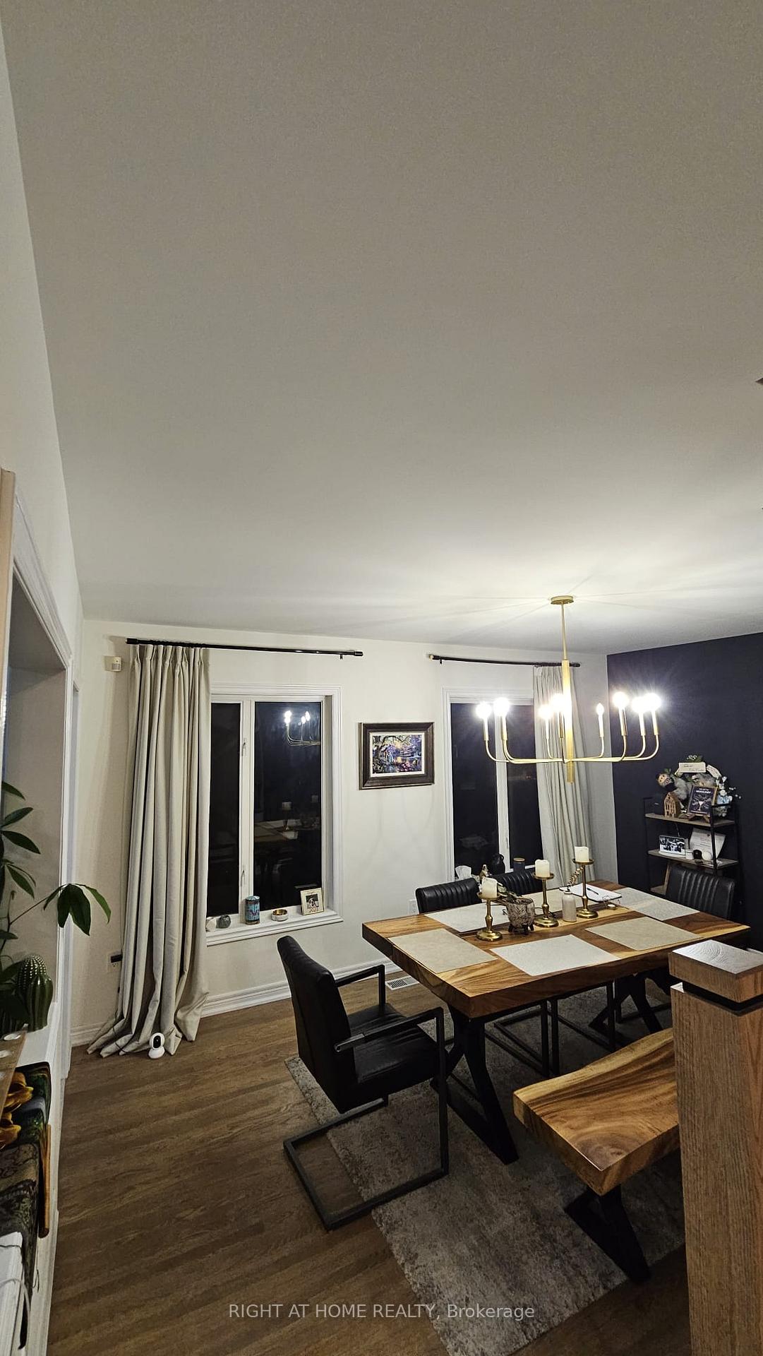 Photo 3 of 139 Royal Pine Avenue, Vaughan, Sonoma Heights — HOMEH