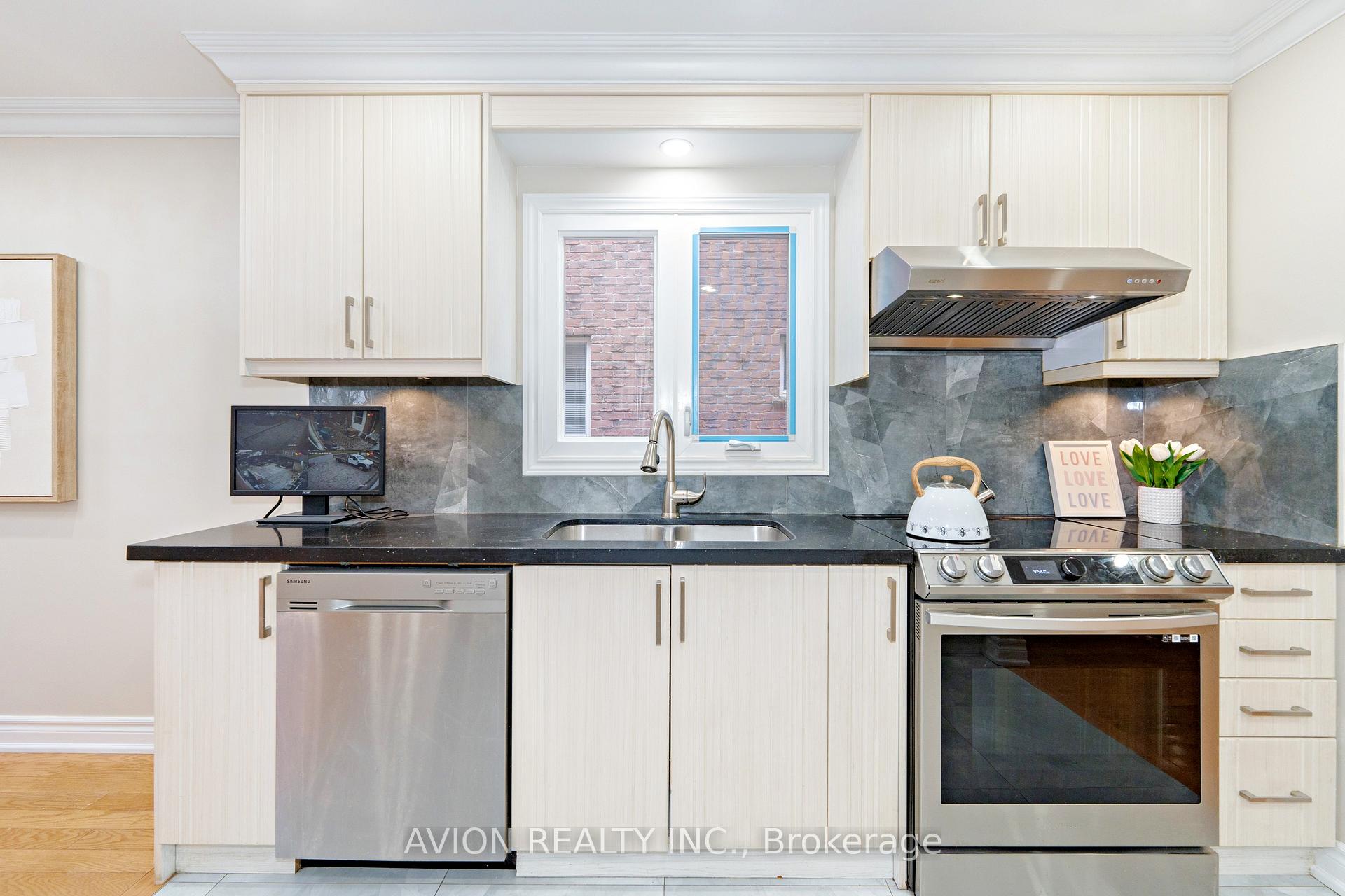 Photo 10 of 74 Appleby Crescent, Markham, Milliken Mills West — HOMEH