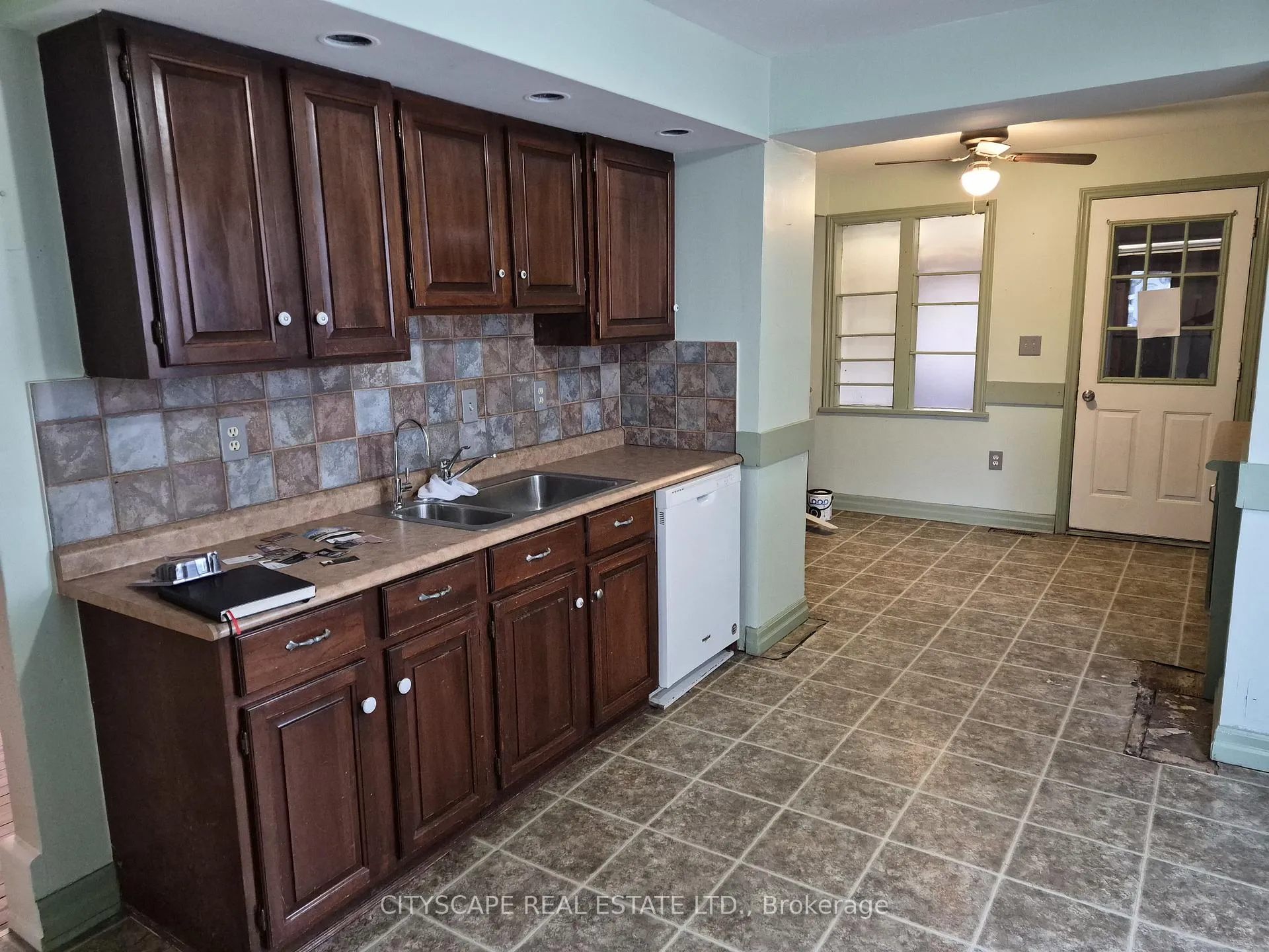 Photo 5 of 28 Margery Road, Welland, Welland Downtown — HOMEH