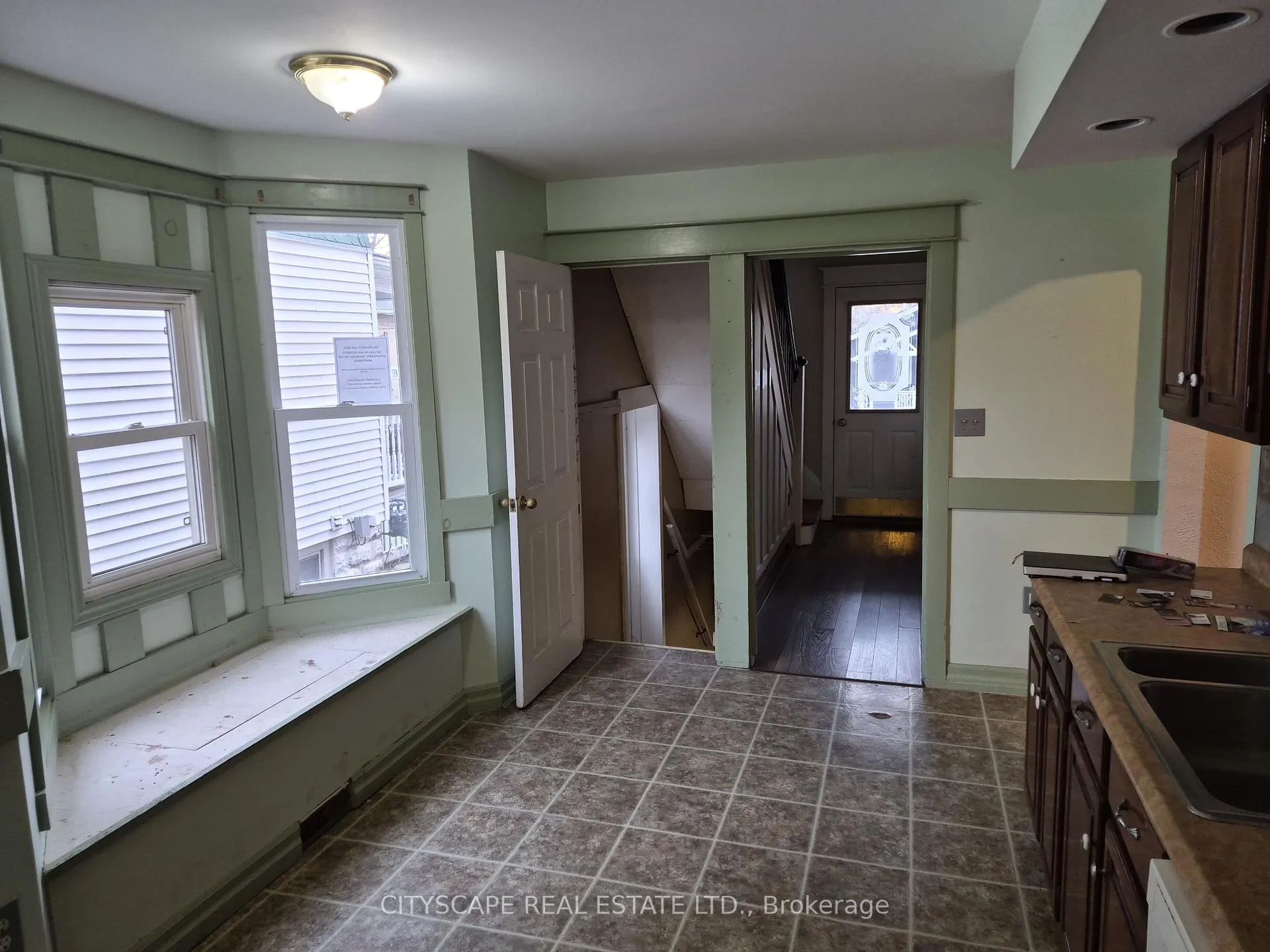 Photo 8 of 28 Margery Road, Welland, Welland Downtown — HOMEH