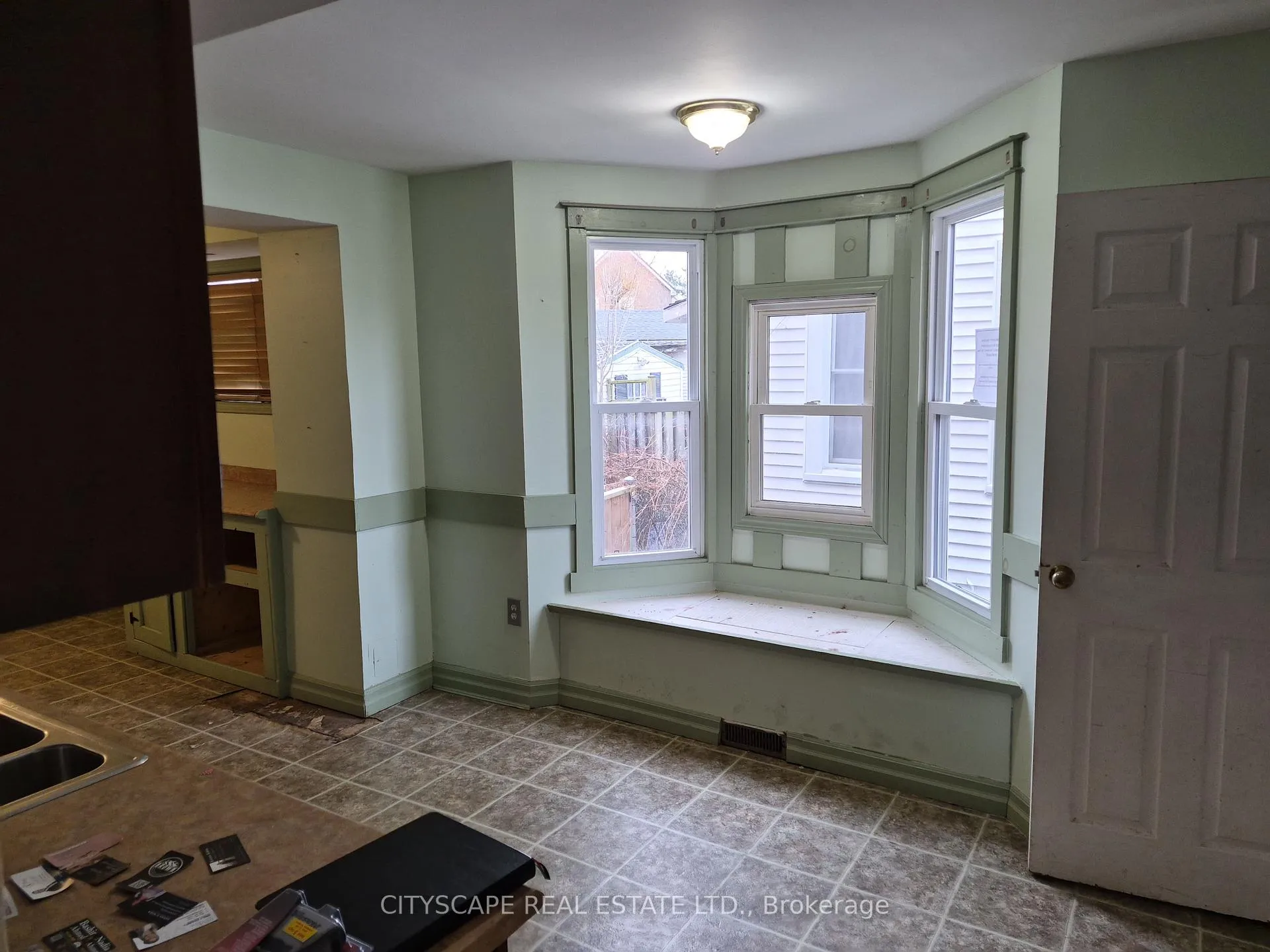 Photo 9 of 28 Margery Road, Welland, Welland Downtown — HOMEH