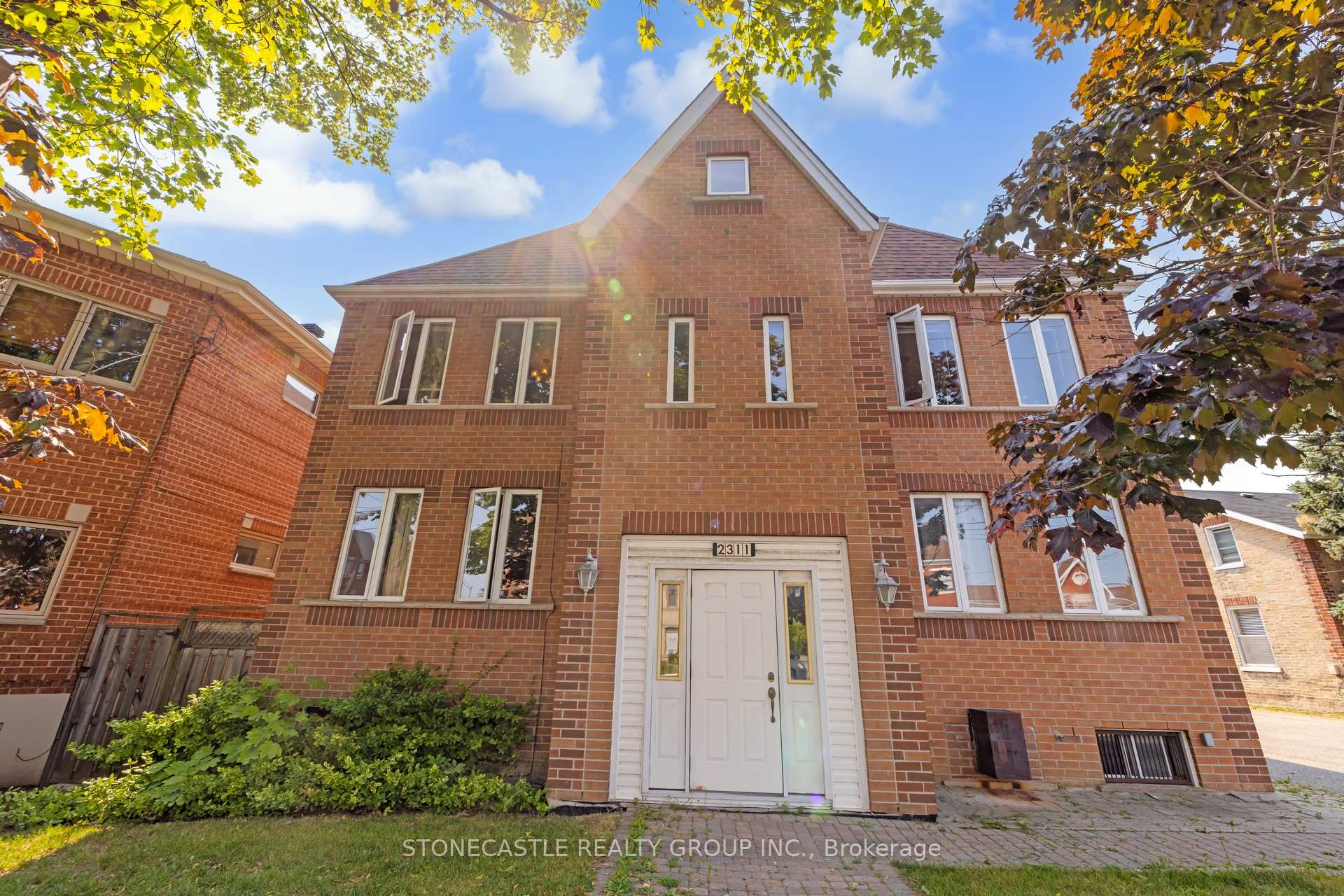 Photo 3 of 2311 Major Mackenzie Drive, Vaughan, Maple — HOMEH