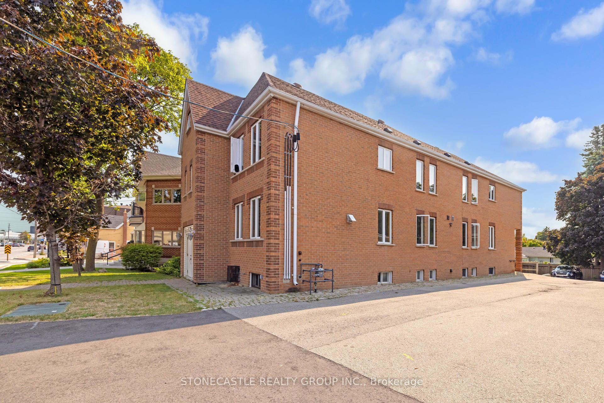 Photo 4 of 2311 Major Mackenzie Drive, Vaughan, Maple — HOMEH