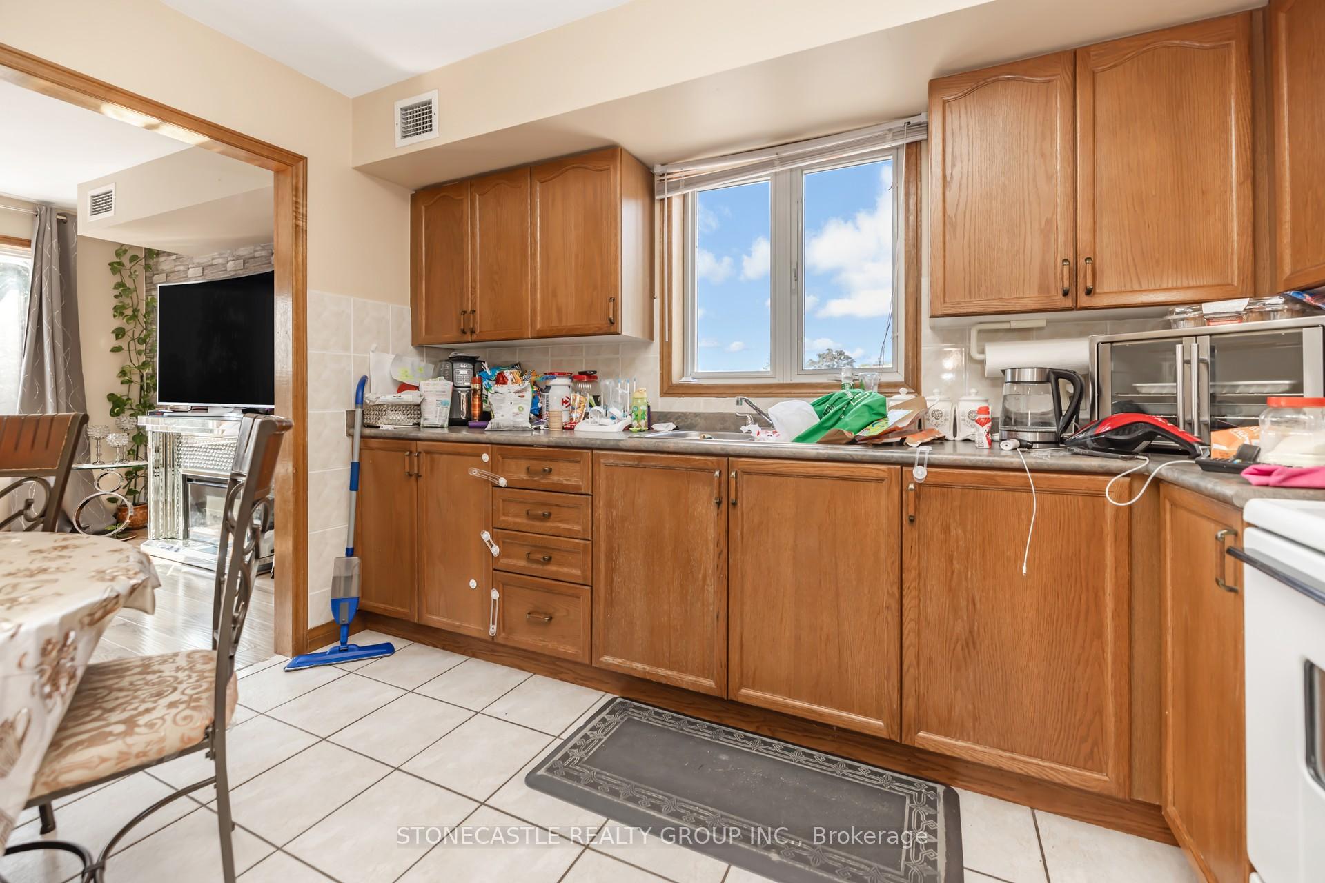 Photo 11 of 2311 Major Mackenzie Drive, Vaughan, Maple — HOMEH