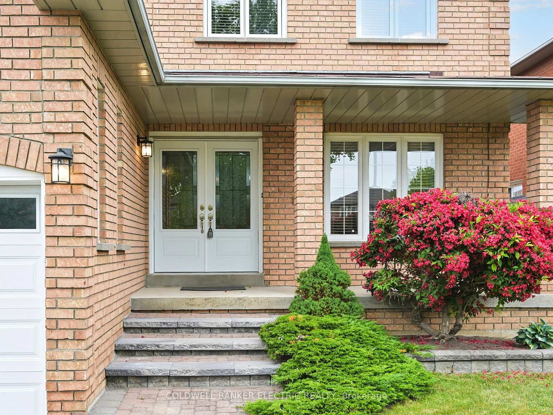 Photo 3 of 41 Falstaff Crescent, Whitby, Rolling Acres — HOMEH