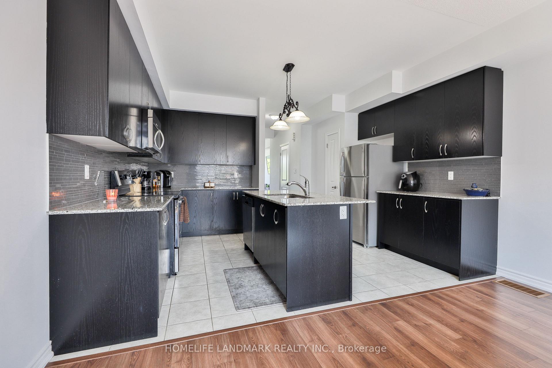 Photo 7 of 153 Rustle Woods Avenue, Markham, Cornell — HOMEH
