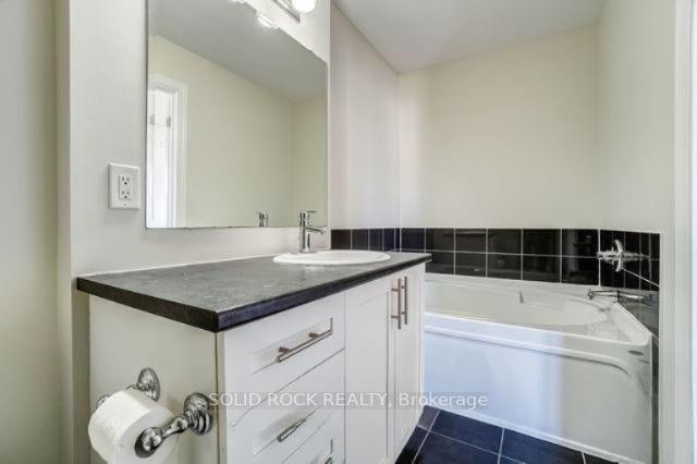 Photo 17 of 604 Tennant Way, Ottawa, Riverside South/Gloucester Glen — HOMEH