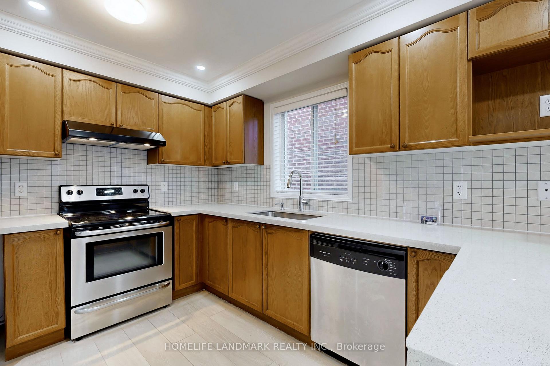 Photo 11 of 234 Gas Lamp Lane, Markham, Cornell — HOMEH