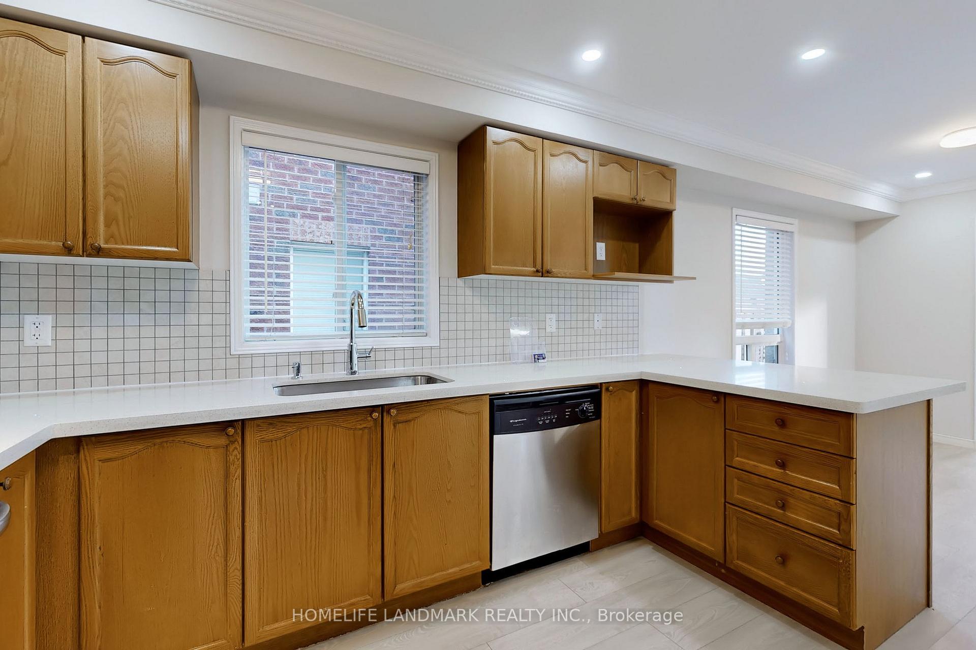 Photo 13 of 234 Gas Lamp Lane, Markham, Cornell — HOMEH