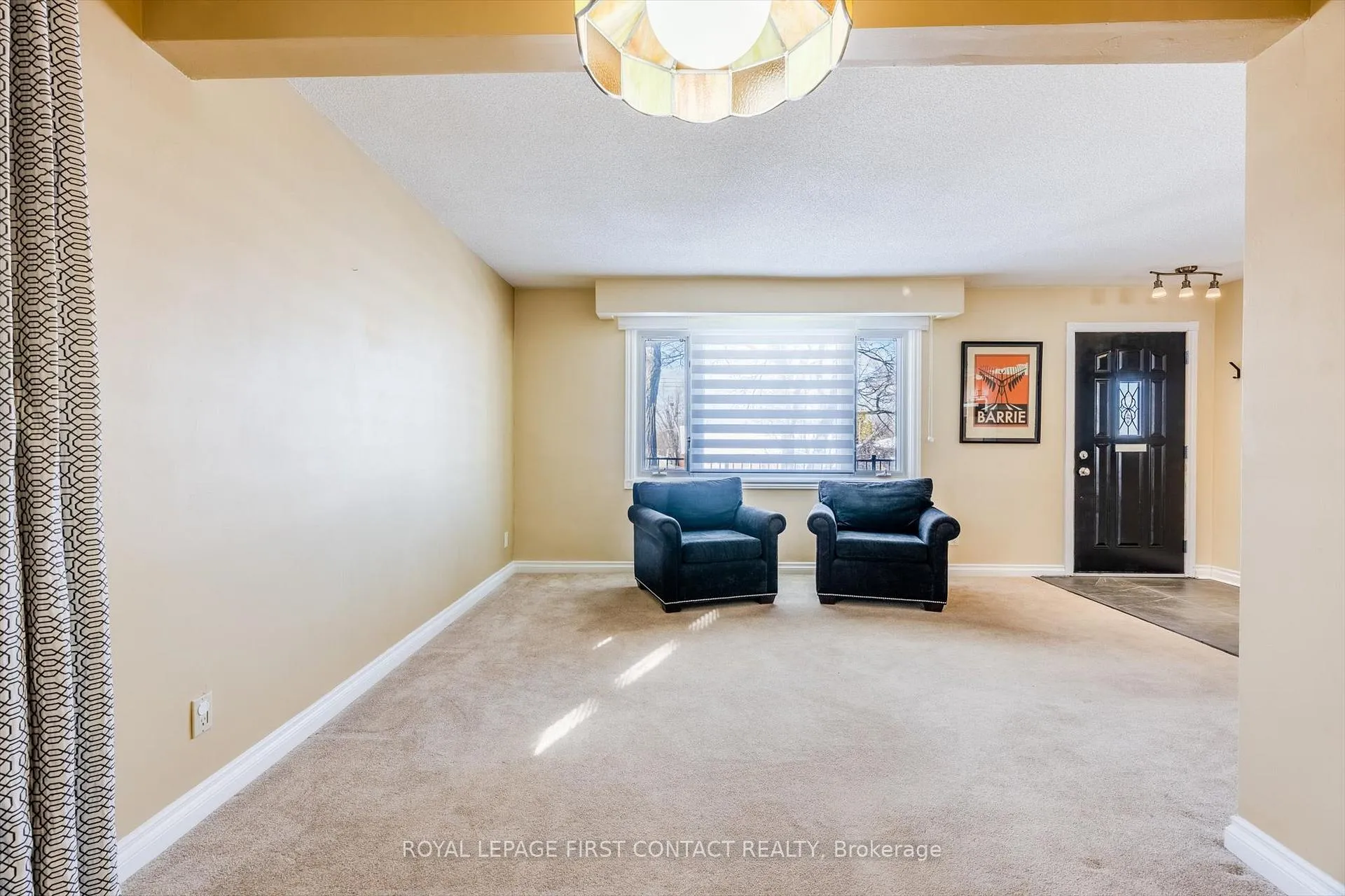 Photo 4 of Unit Unit A, 23 Shannon Street, Barrie, Wellington — HOMEH
